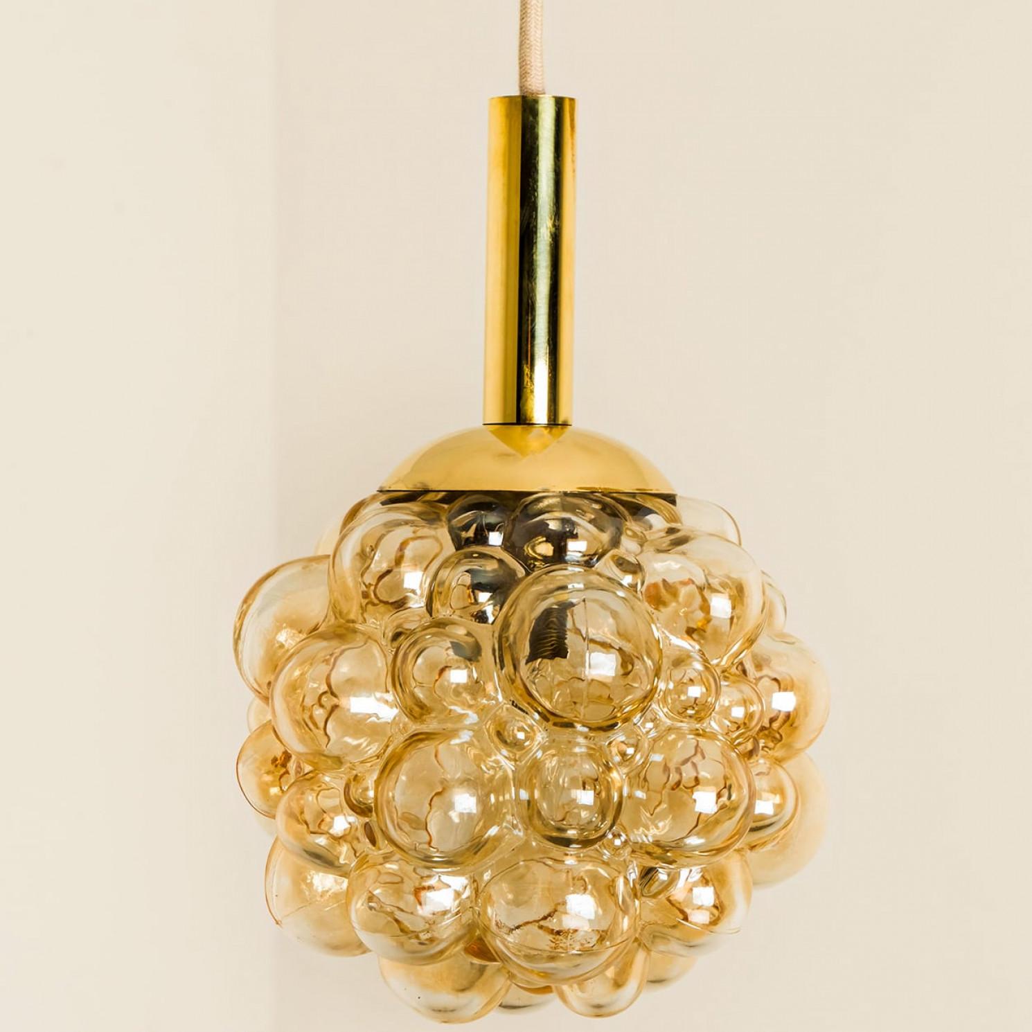 Mid-Century moderno 1 of the 3 Bubbled Glass Pendants by Helena Tynell, Germany 1970 in vendita