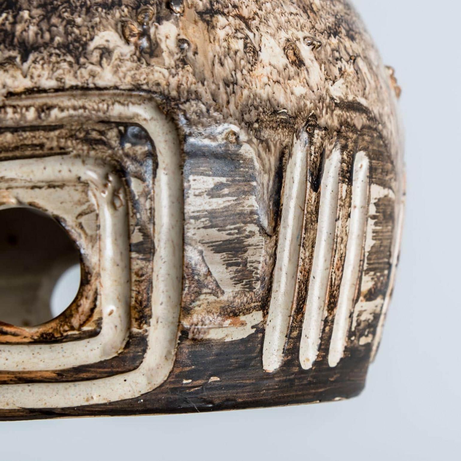 Danese 1 dei 3  Ciondoli in ceramica marrone beige, Danimarca, anni '60 in vendita