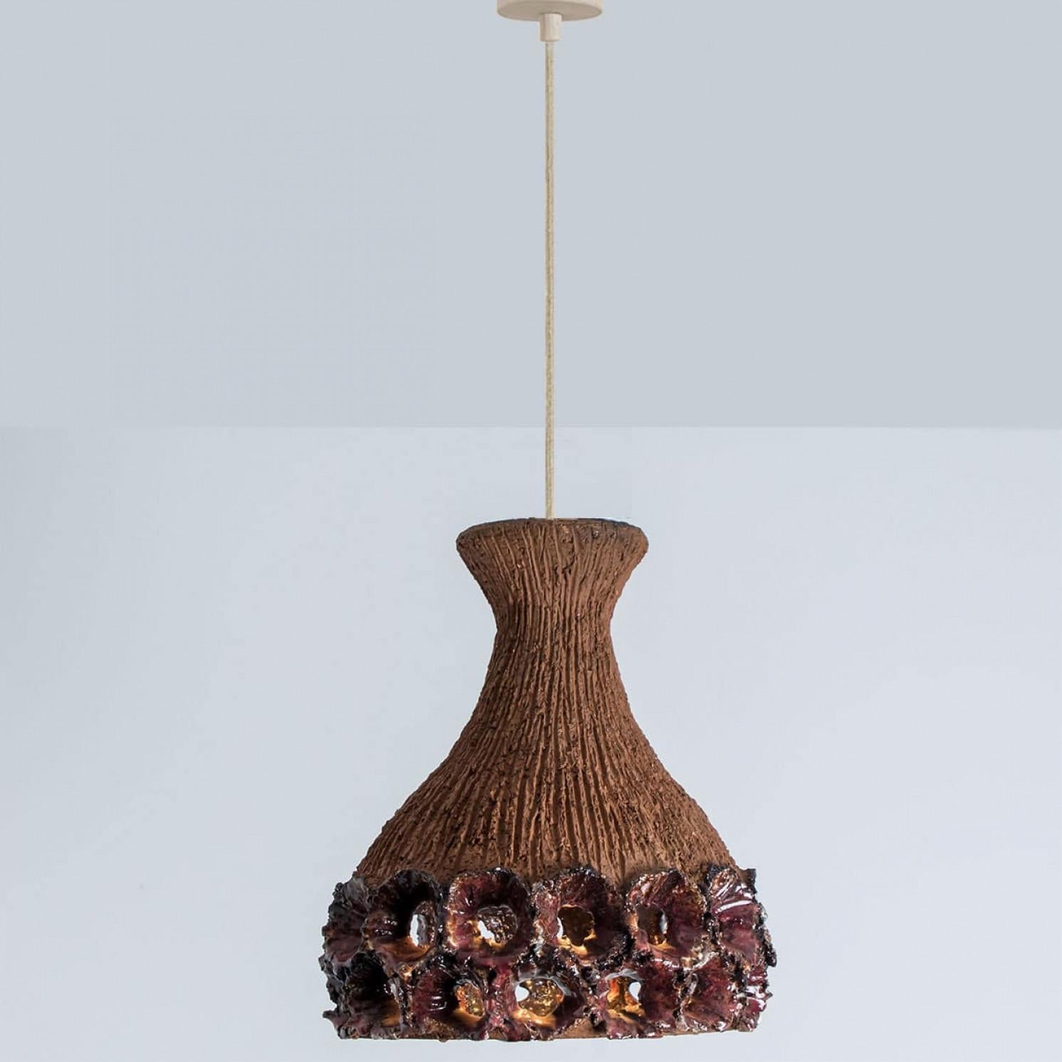 Metà XX secolo 1 dei 3  Ciondoli in ceramica marrone beige, Danimarca, anni '60 in vendita