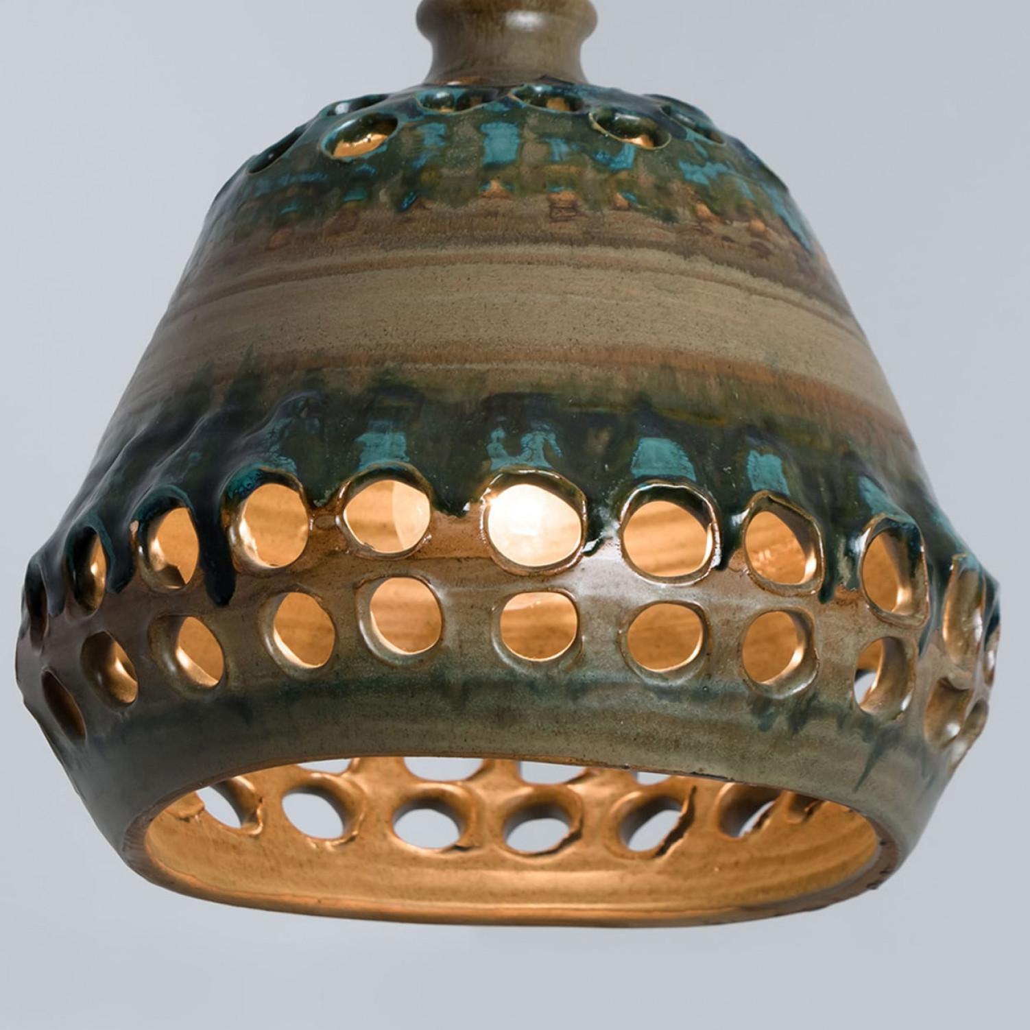 1 dei 3 ciondoli in ceramica marrone blu, Danimarca anni '60 in vendita 2