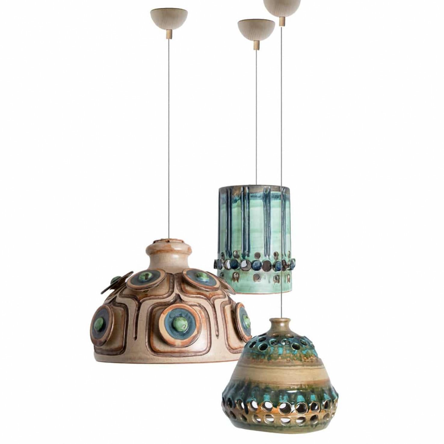 1 dei 3 ciondoli in ceramica marrone blu, Danimarca anni '60 in vendita 1