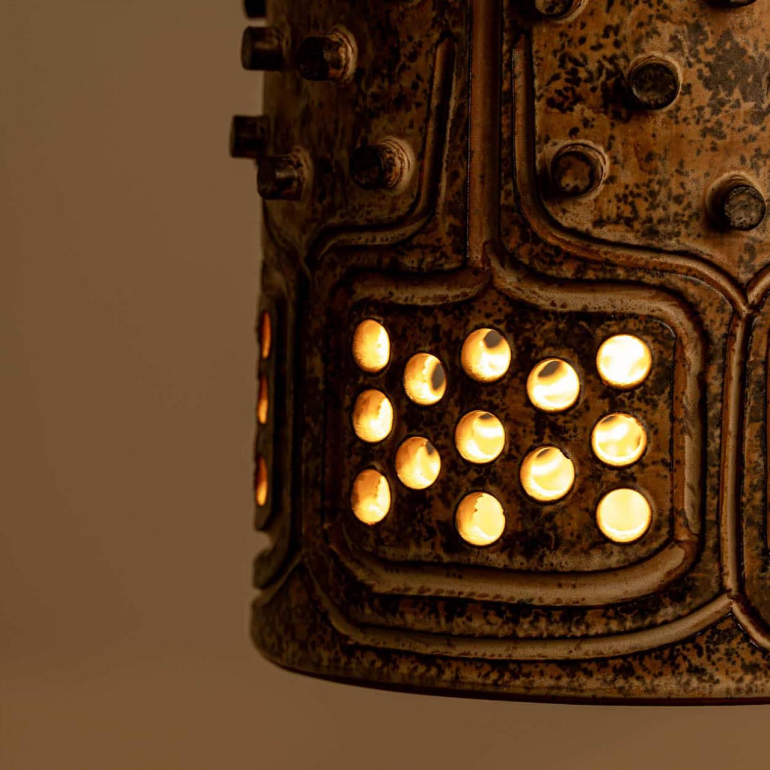 Metà XX secolo 1 dei 3 pendenti in ceramica marrone, Danimarca 1960 in vendita