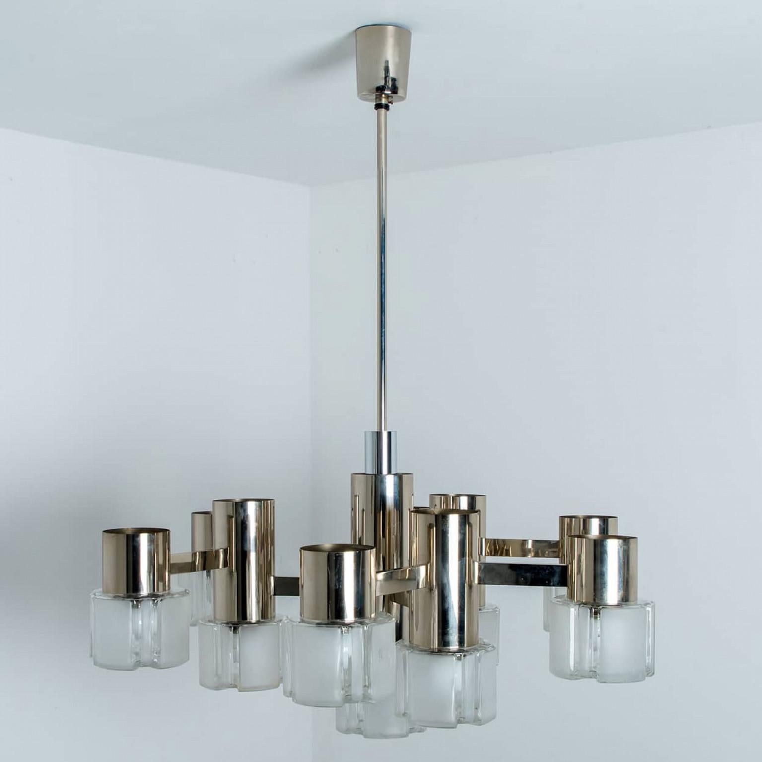 1 dei 3 lampadari in cromo e vetro di Murano di Sciolari, 1970 in vendita 2