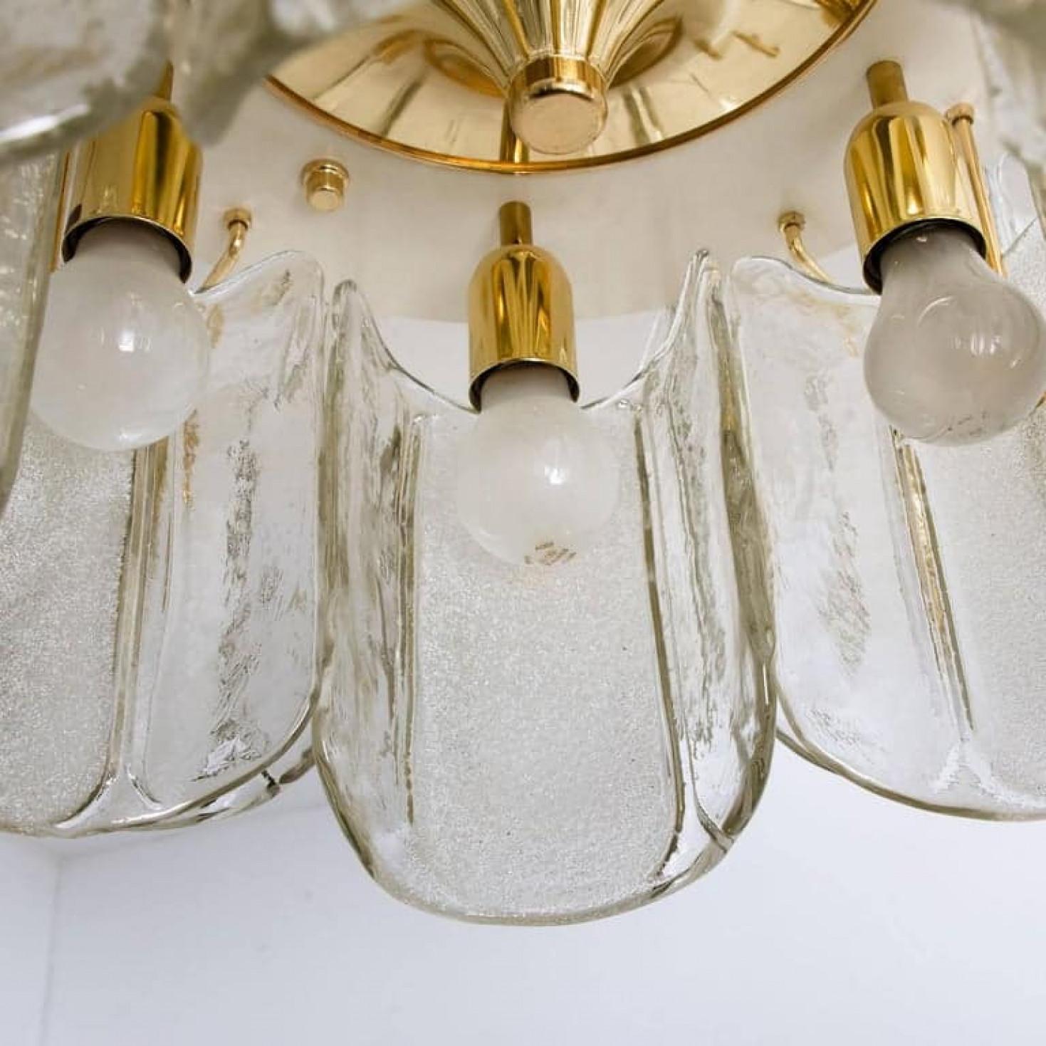 1 de los 3 empotrables de latón extragrandes de cristal macizo al estilo de Kalmar en venta 7