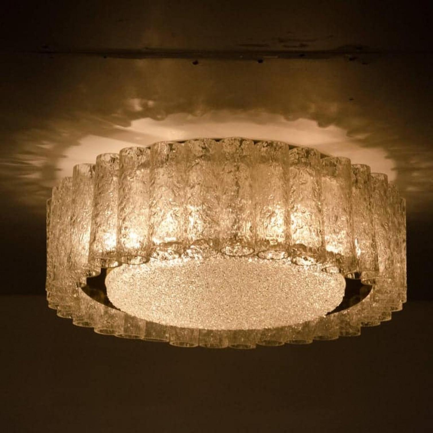 1 des 3 lustres en verre et laiton de Doria, 1960 Excellent état - En vente à Rijssen, NL