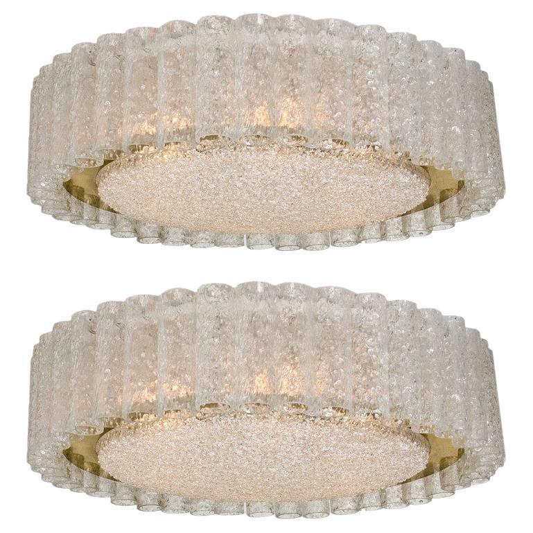 1 des 3 lustres en verre et laiton de Doria, 1960
