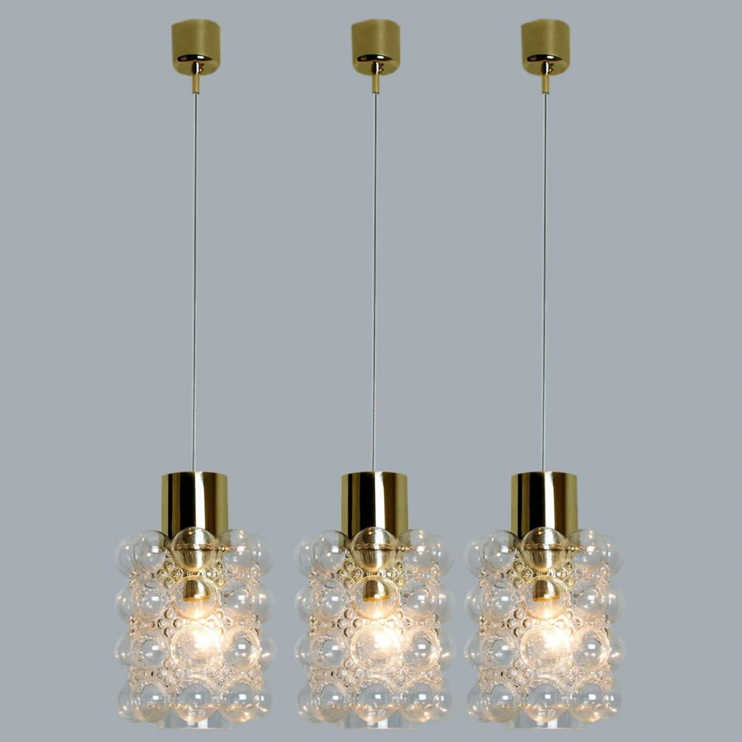 Mid-Century Modern 1 des 3 guéridons en verre et laiton d'Helena Tynell pour Glashütte Limburg, 1960 en vente