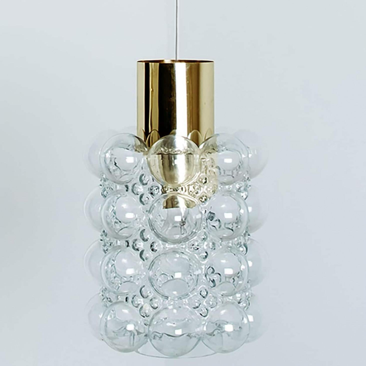 1 der 3 Pedanten aus Glas und Messing von Helena Tynell für Glashütte Limburg, 1960 (Mitte des 20. Jahrhunderts) im Angebot