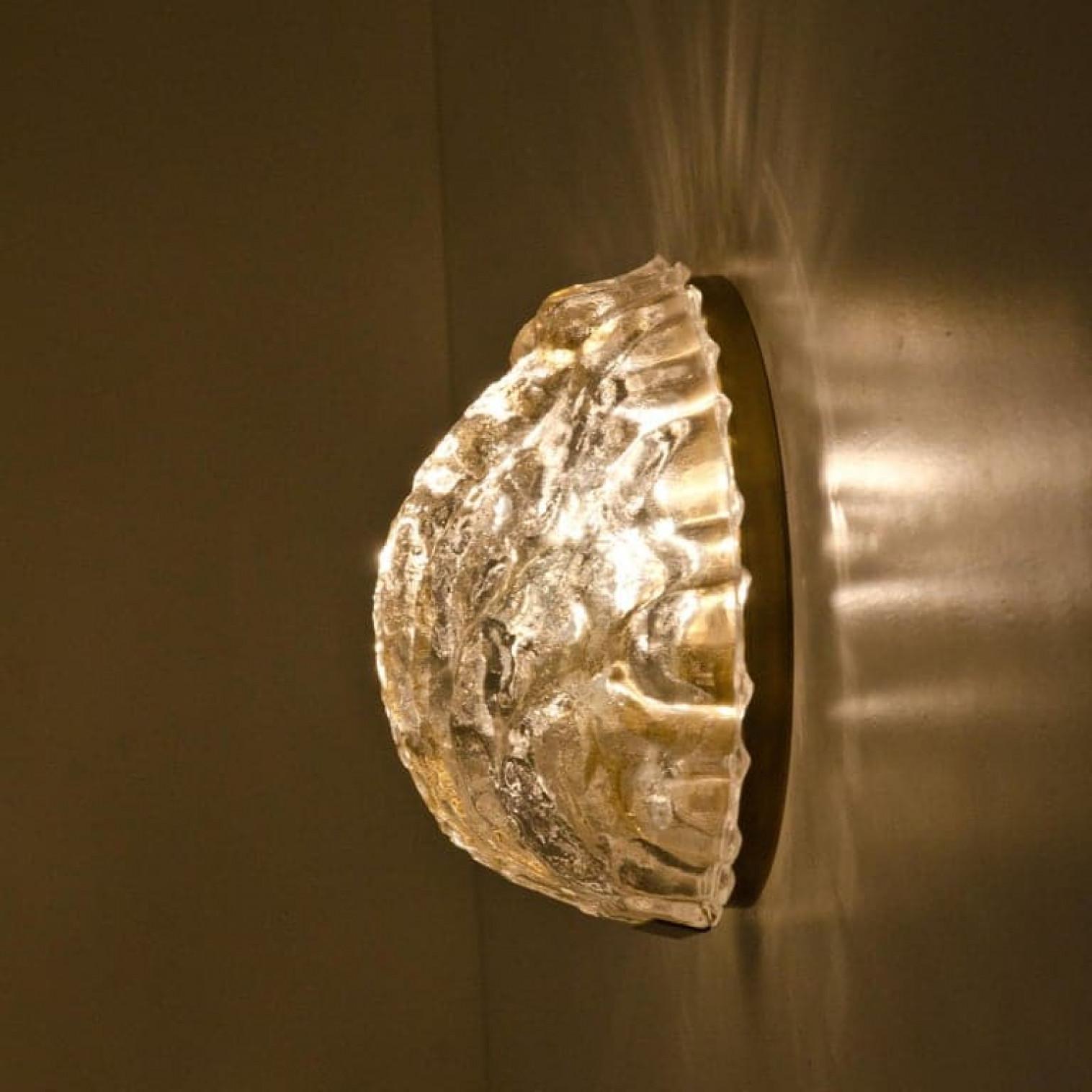 1 of the 3 Golden Ice Glass Shell Wall Sconces, 1960s For Sale 2