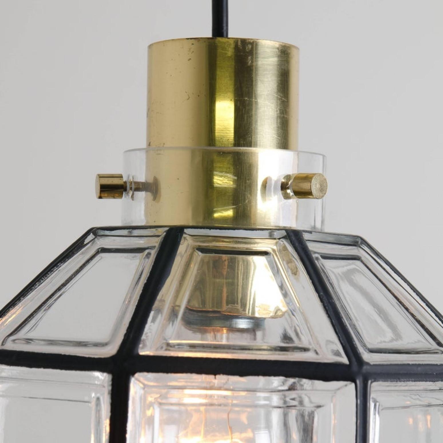 1 der 3 Pedant Lights aus Eisen und Klarglas von Glashütte, 1960 (Deutsch) im Angebot