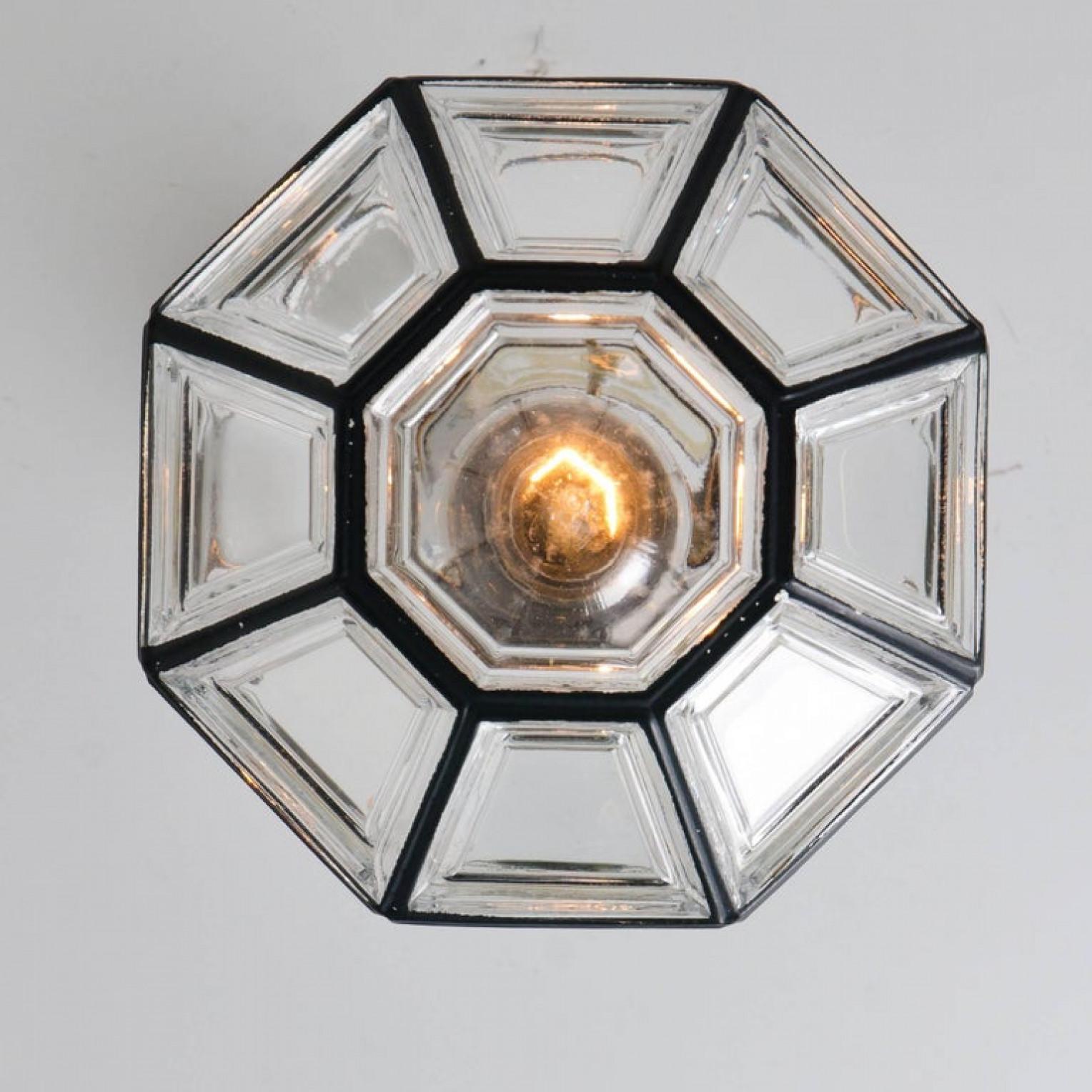 1 der 3 Pedant Lights aus Eisen und Klarglas von Glashütte, 1960 (Messing) im Angebot