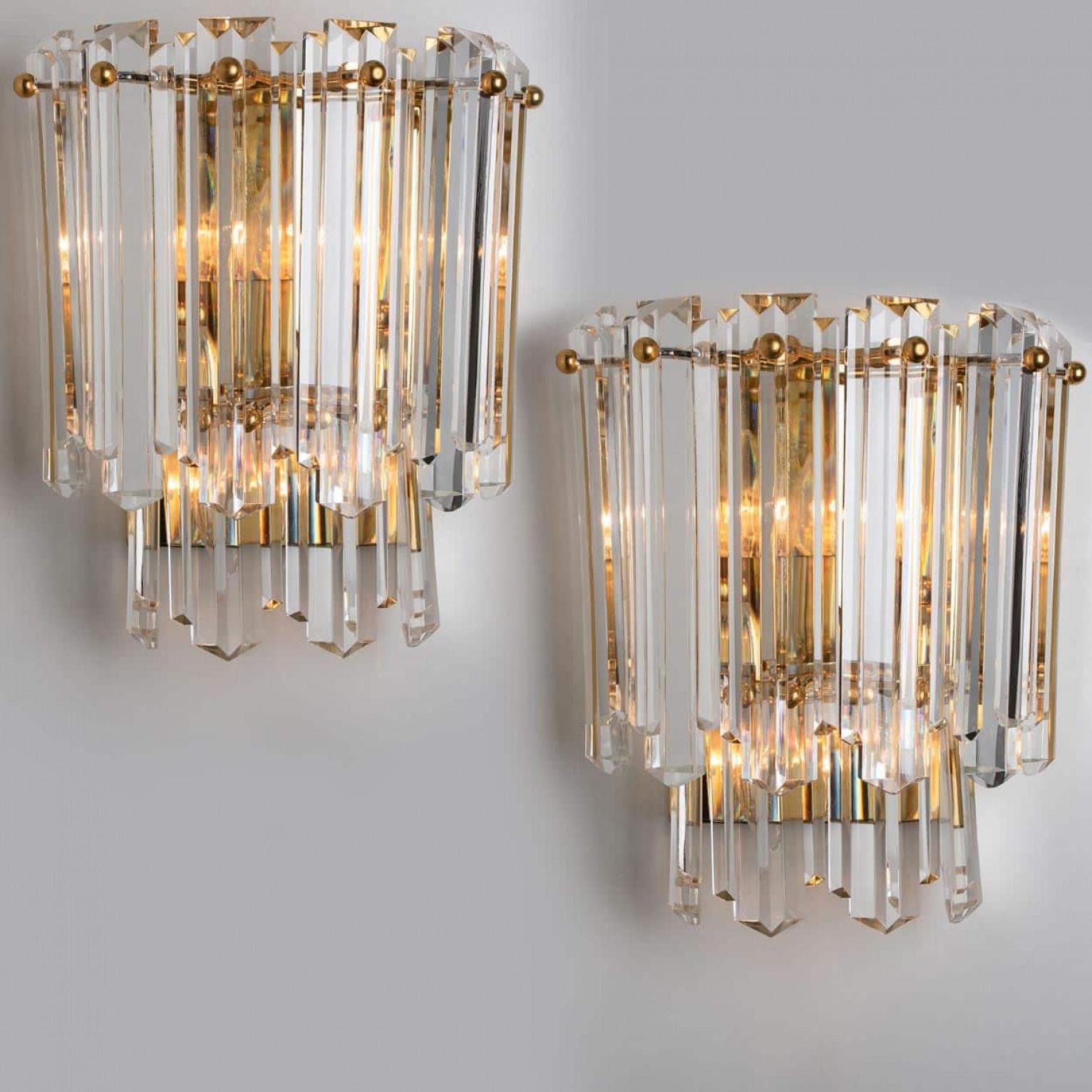 Aplique de pared de alta gama con maravillosas varillas prismáticas de cristal transparente facetado 