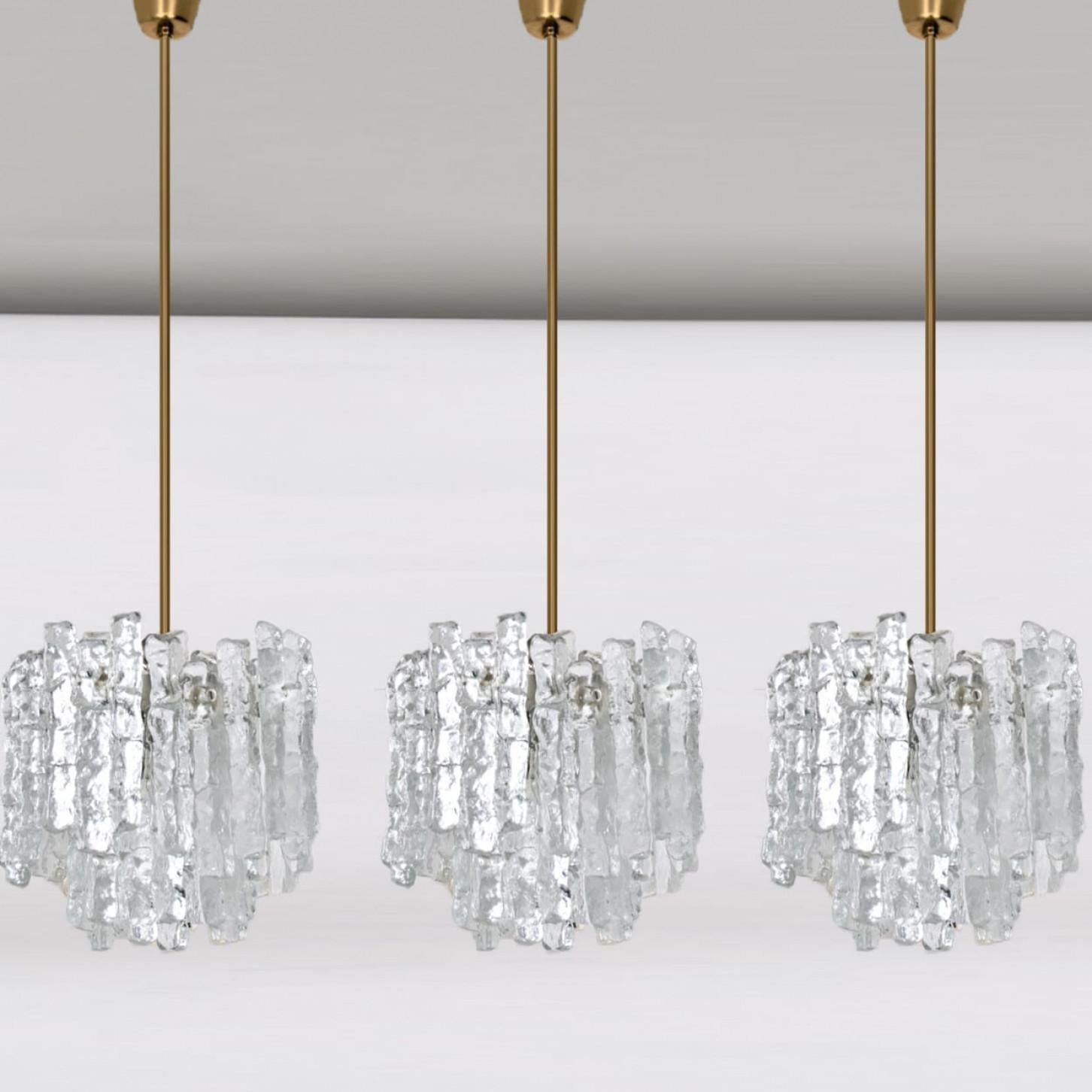 1 de los 3 colgantes modernos de cristal helado Kalmar, 1970 en venta 4