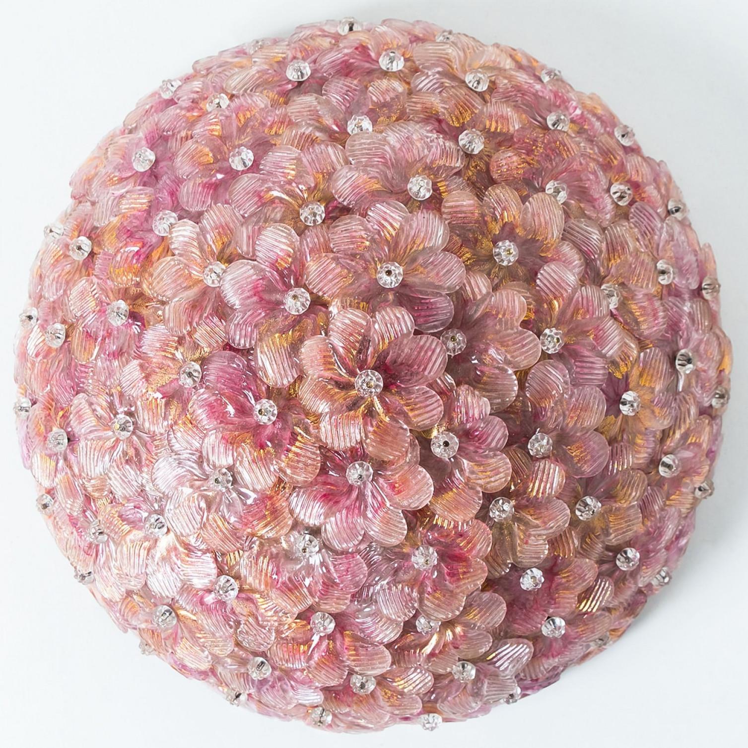 This elegant ceiling lamp or flush mount is made of dozens of small rose roses in precious Murano glass with gold inclusions affixed to a white painted metal mesh frame. Illuminates beautifully.

In good condition. Cleaned and well-wired, in full