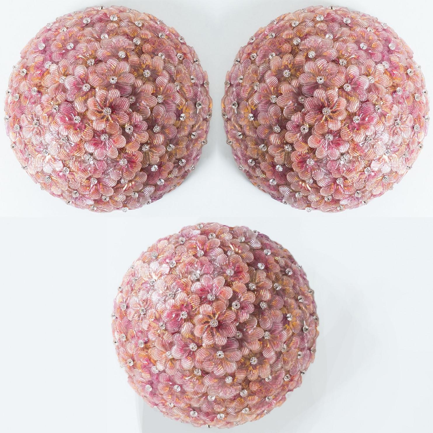 Mid-Century Modern 1 of the 3 Large Flower Flush Mount in the style of Barovier & Toso, Murano en vente