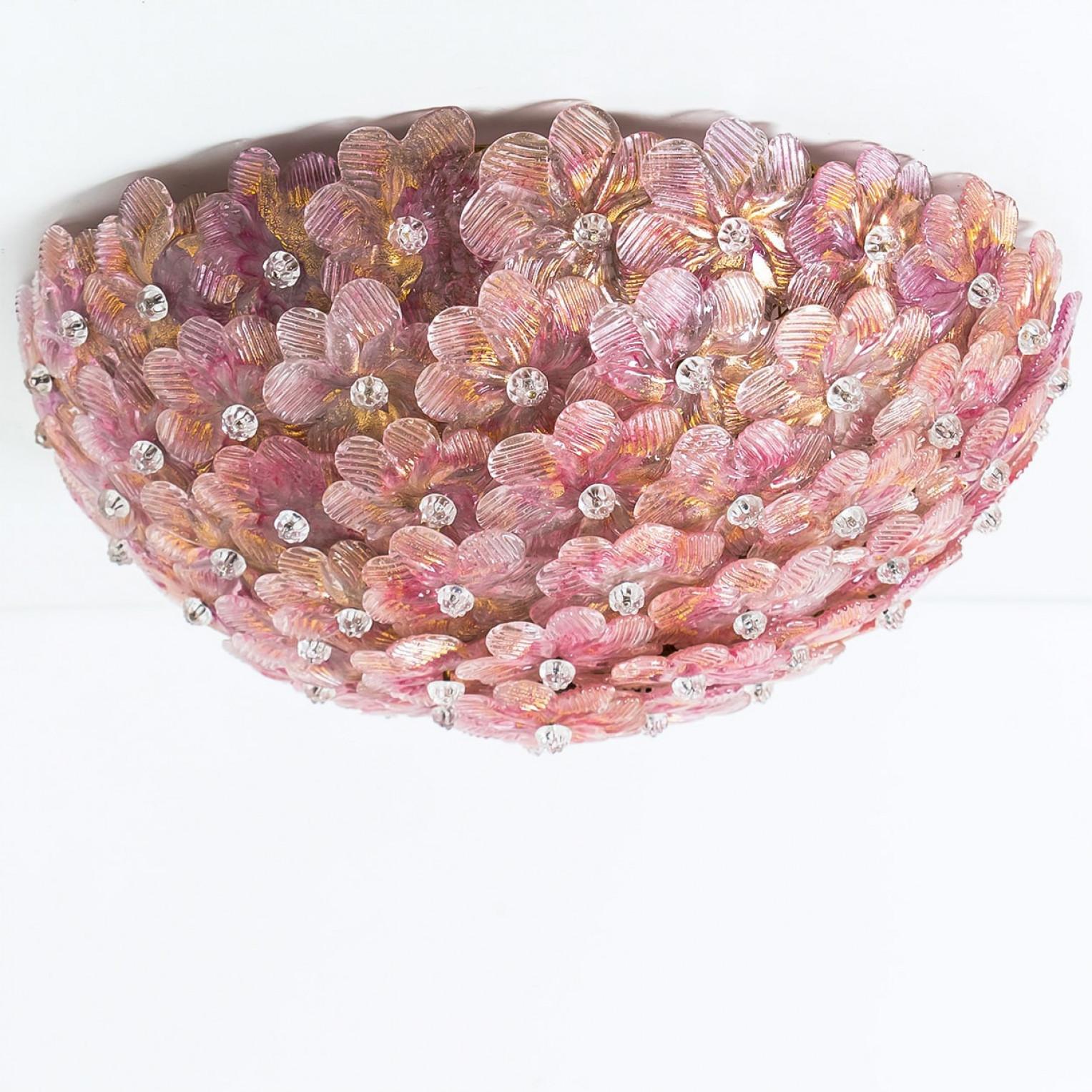 20ième siècle 1 of the 3 Large Flower Flush Mount in the style of Barovier & Toso, Murano en vente