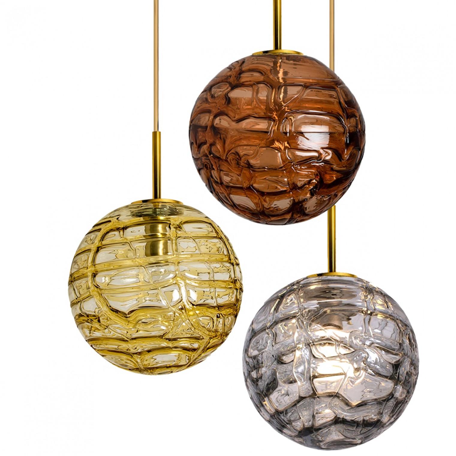 1 delle 3 luci a sospensione in vetro giallo di Murano, Cascade, anni '60 In condizioni buone in vendita a Rijssen, NL