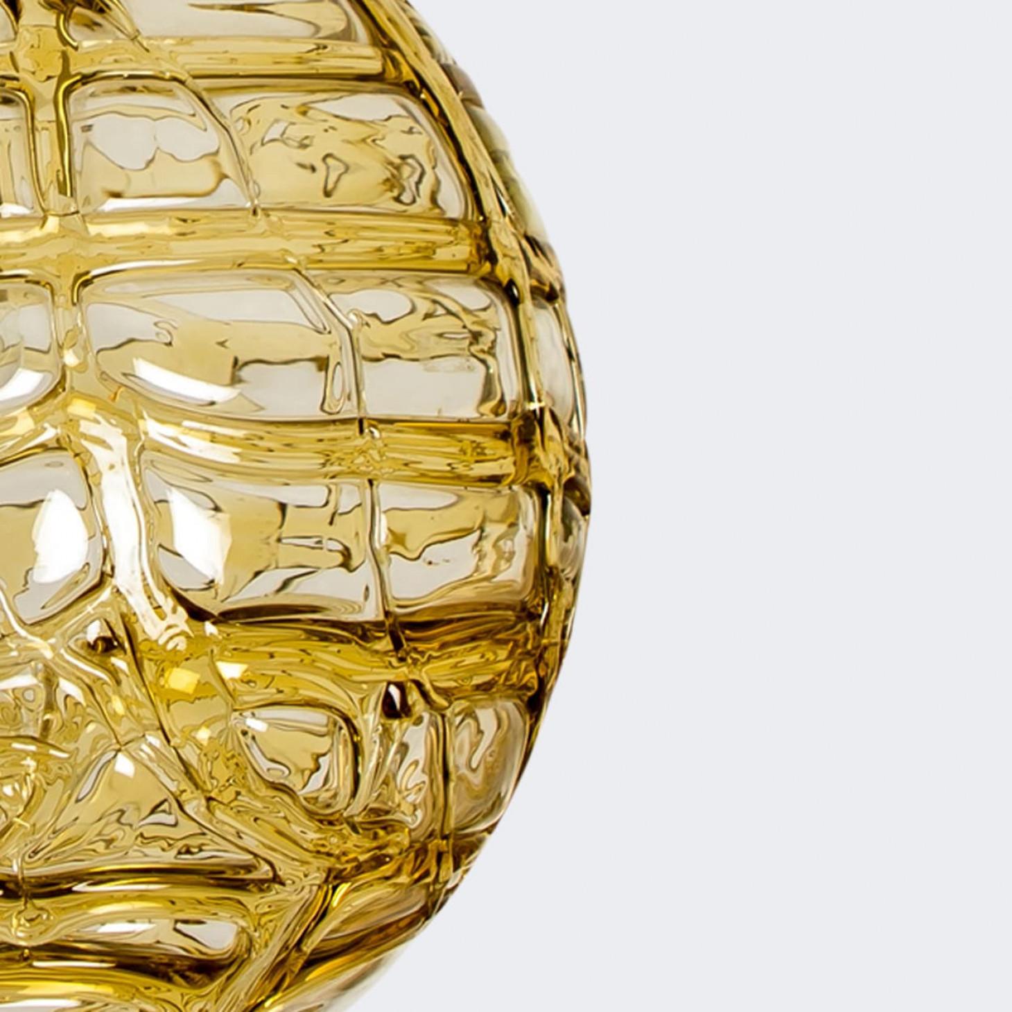 Ottone 1 delle 3 luci a sospensione in vetro giallo di Murano, Cascade, anni '60 in vendita