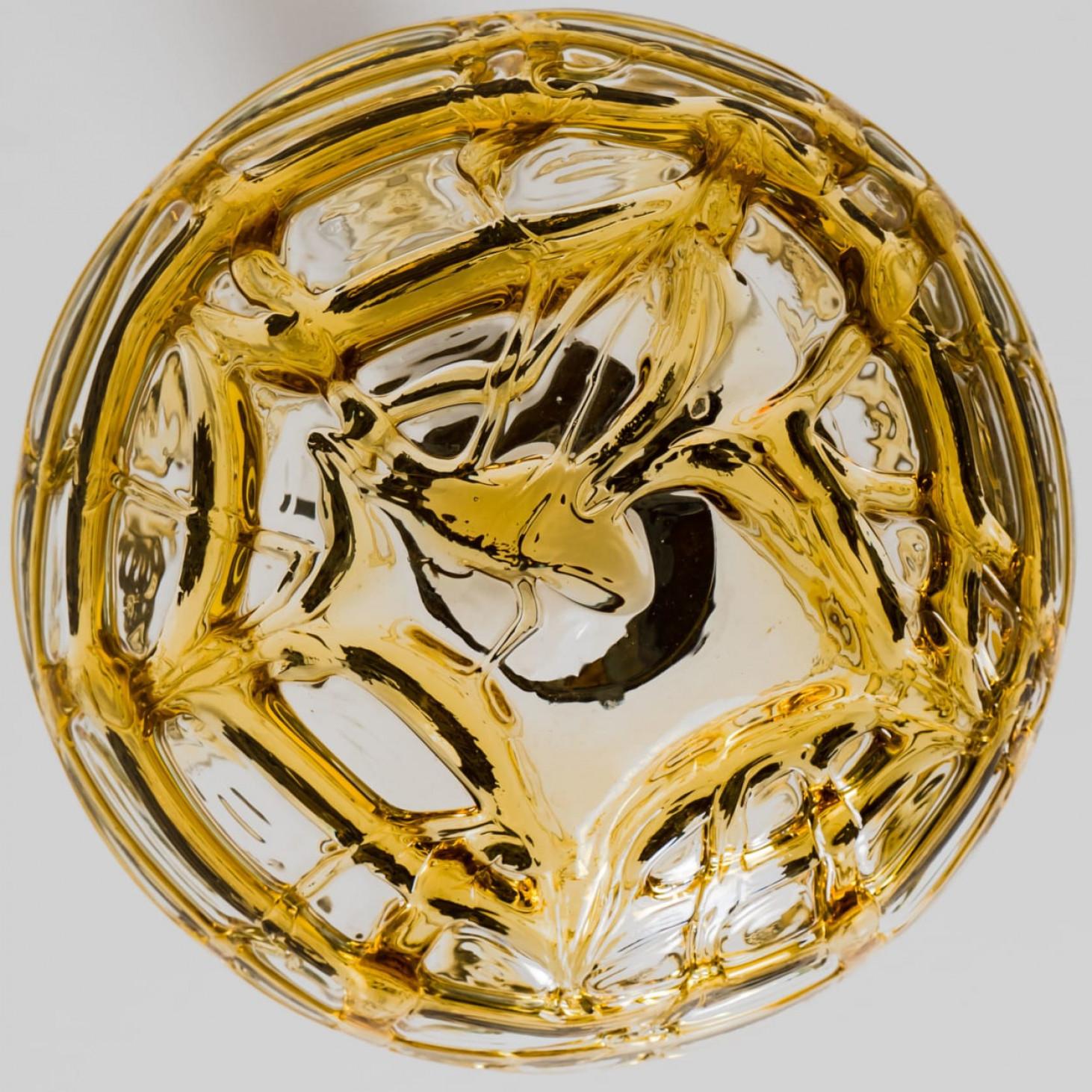 Tedesco 1 delle 3 luci a sospensione in vetro giallo di Murano, forme diverse, anni '60 in vendita