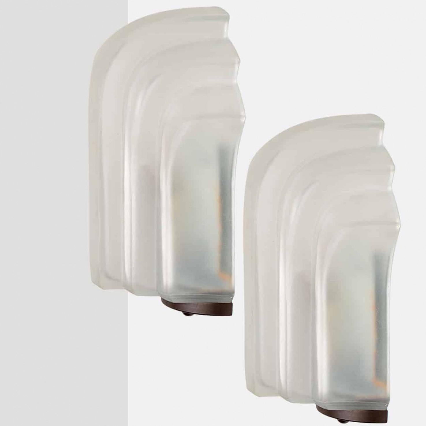 1 de los 3 Pares de  Apliques de concha de vidrio con leche estilo art déco, Alemania, 1970 Art Decó en venta