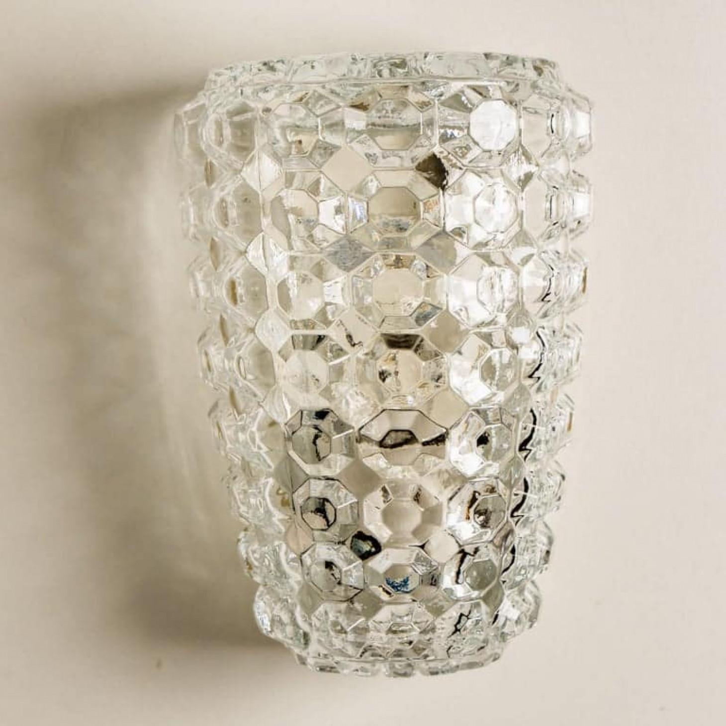1 der 3 Paar Glaswandleuchten Sconces von Tynell für Glashütte, 1960 (Moderne der Mitte des Jahrhunderts) im Angebot