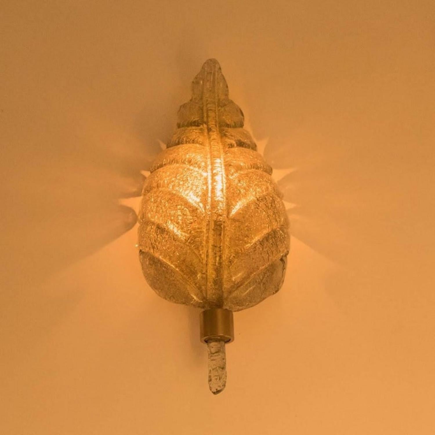 Ottone 1 delle 3 coppie di grandi lampade da parete Barovier&Toso in vetro dorato di Murano, 1960 in vendita