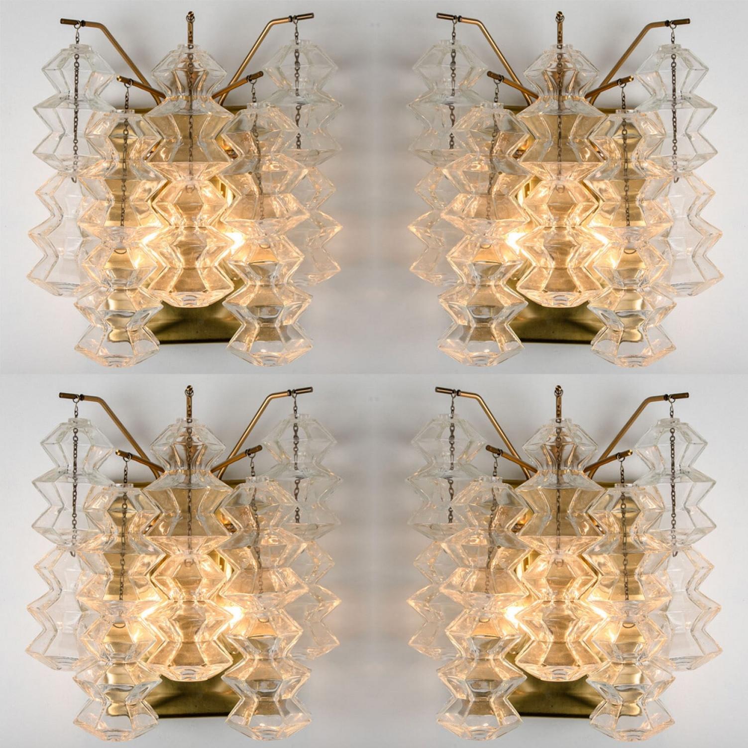 1 der 3 Paar Pagoda Wandleuchten aus Messing und Glas von Kalmar, Wien im Angebot 3