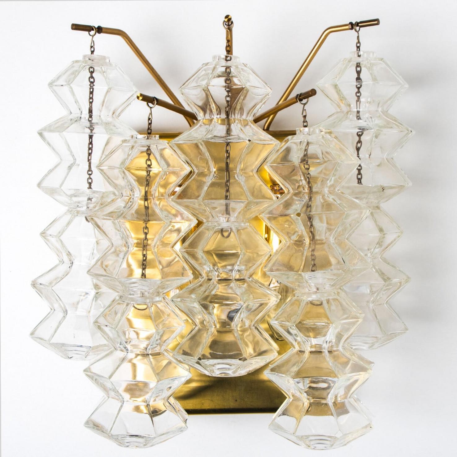 Mid Century Modern vintage glass brass pair of Pagoda sconces by Kalmar, circa 1969, Austria Vienna.

Each sconce shows ten exceptional pagoda shaped glasses mounted on a brass frame.

In excellent vintage condition both glass and brass frame,