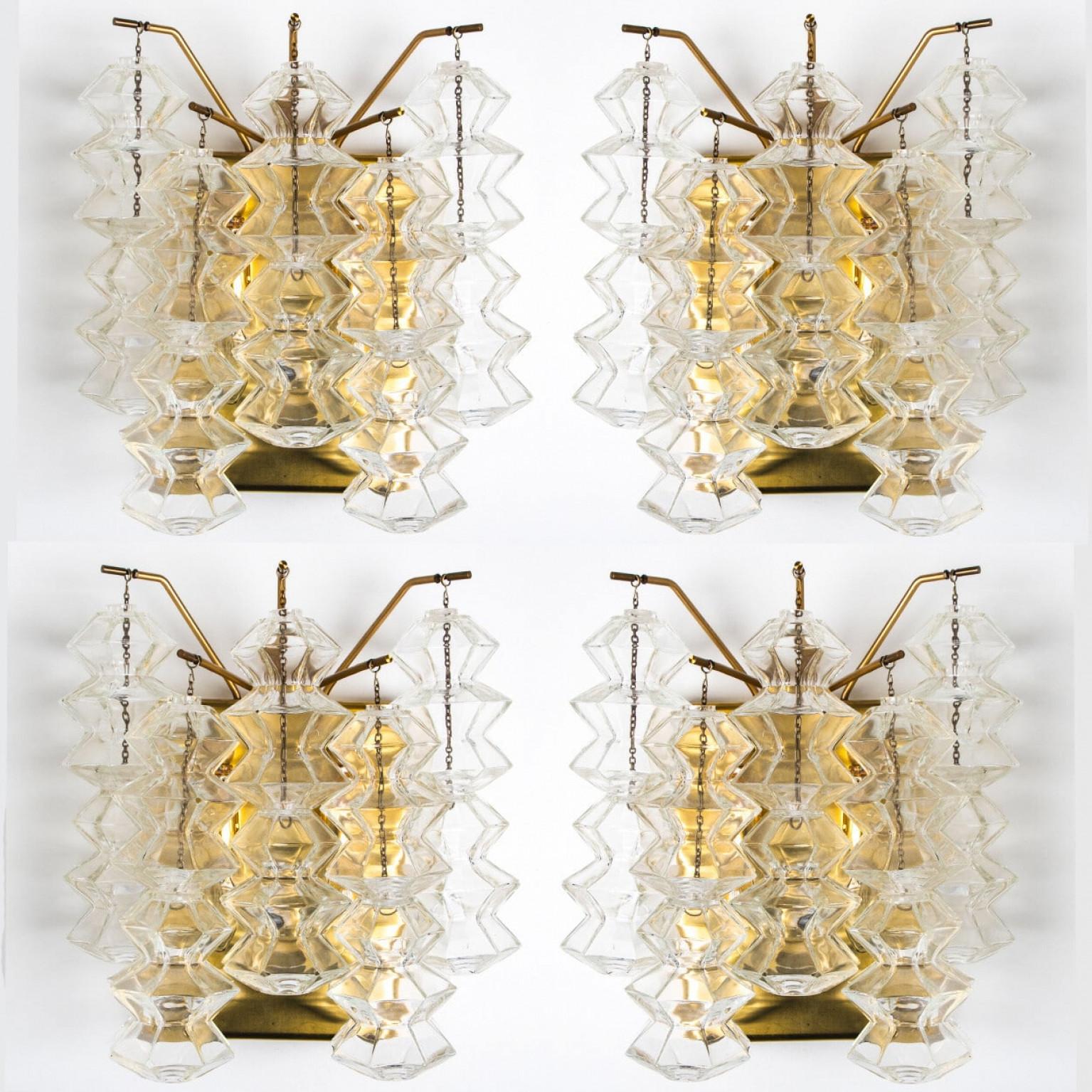 1 of the 3 Pairs of Pagoda Brass and Glass Sconces Wall Lights by Kalmar, Vienna Austríaco en venta