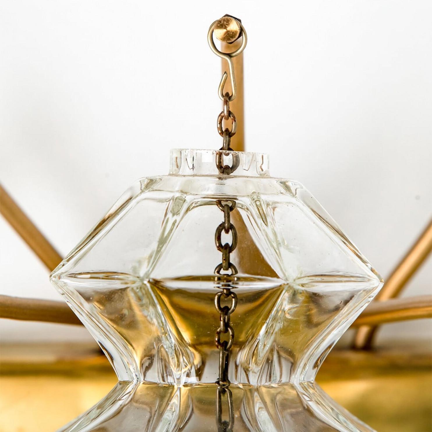 1 der 3 Paar Pagoda Wandleuchten aus Messing und Glas von Kalmar, Wien (Mitte des 20. Jahrhunderts) im Angebot