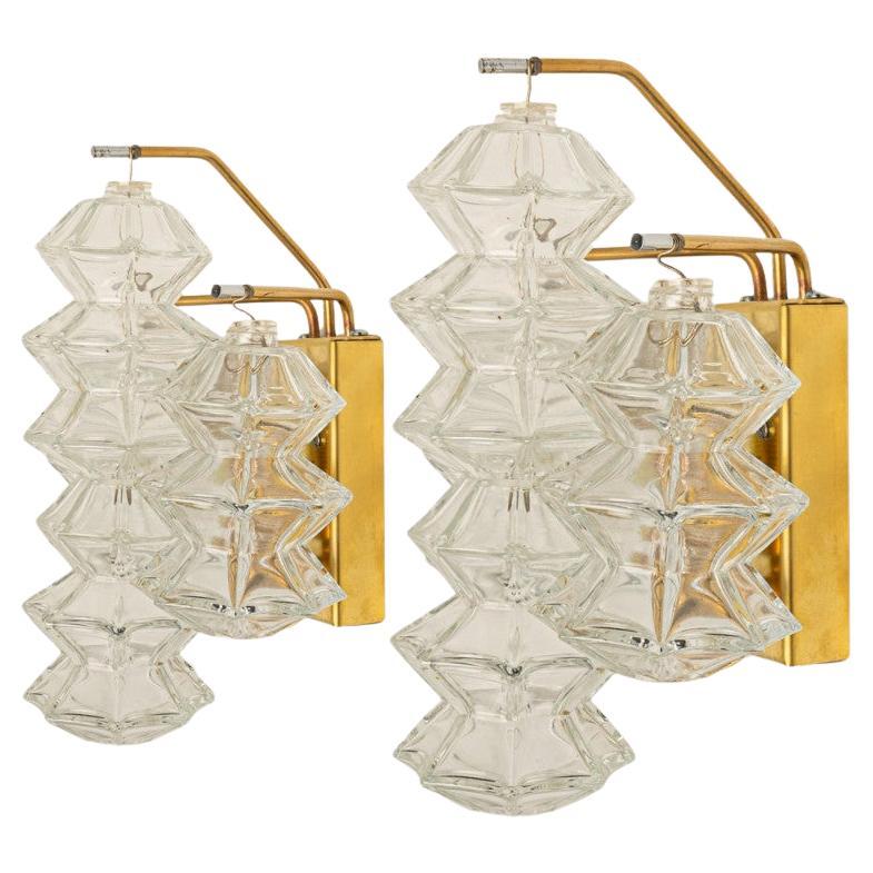 1 der 3 Paar Pagoda Wandleuchten aus Messing und Glas von Kalmar, Wien