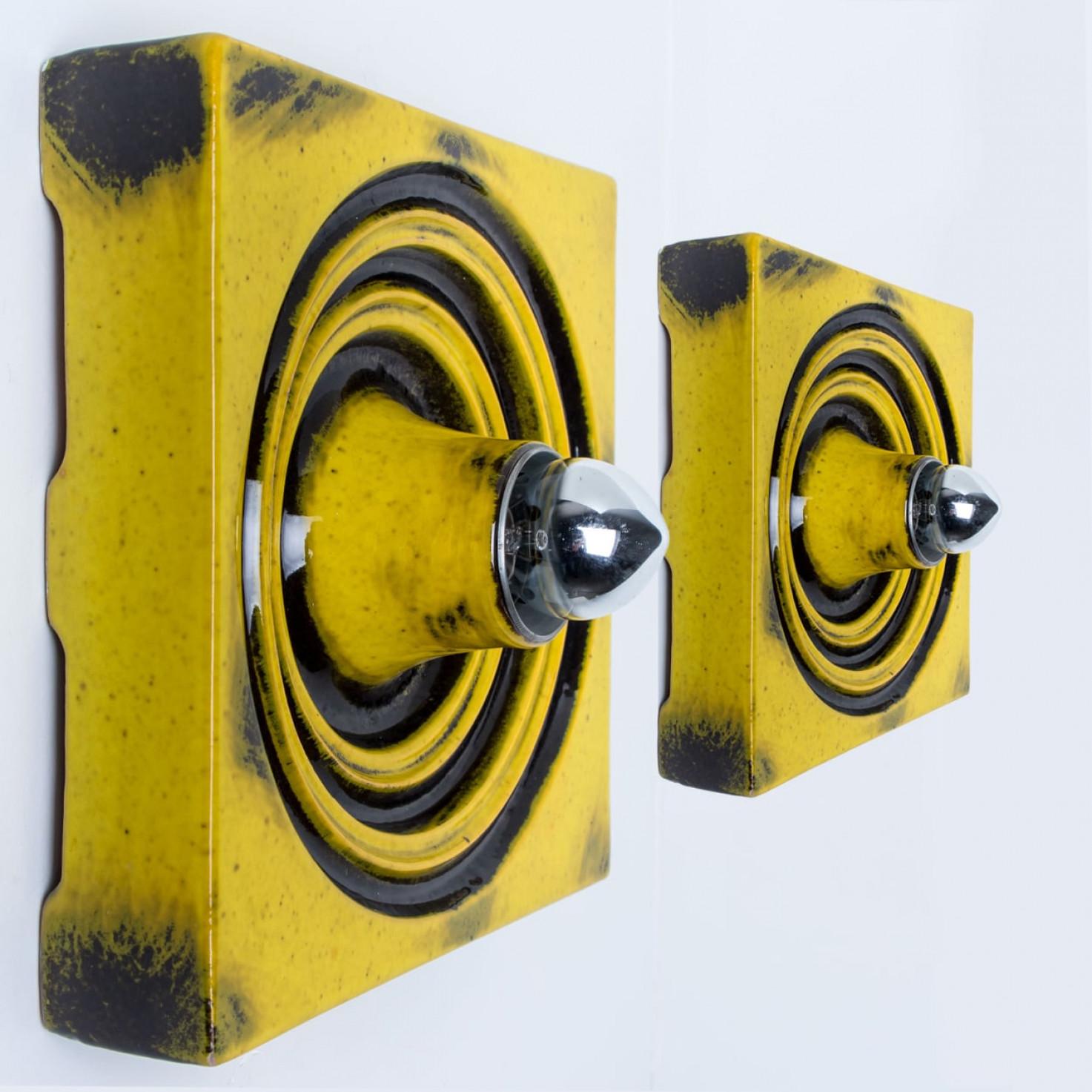 1 of the 3 Square Ceramic Wall Lights Fat Lava Style, 1970 im Zustand „Gut“ im Angebot in Rijssen, NL