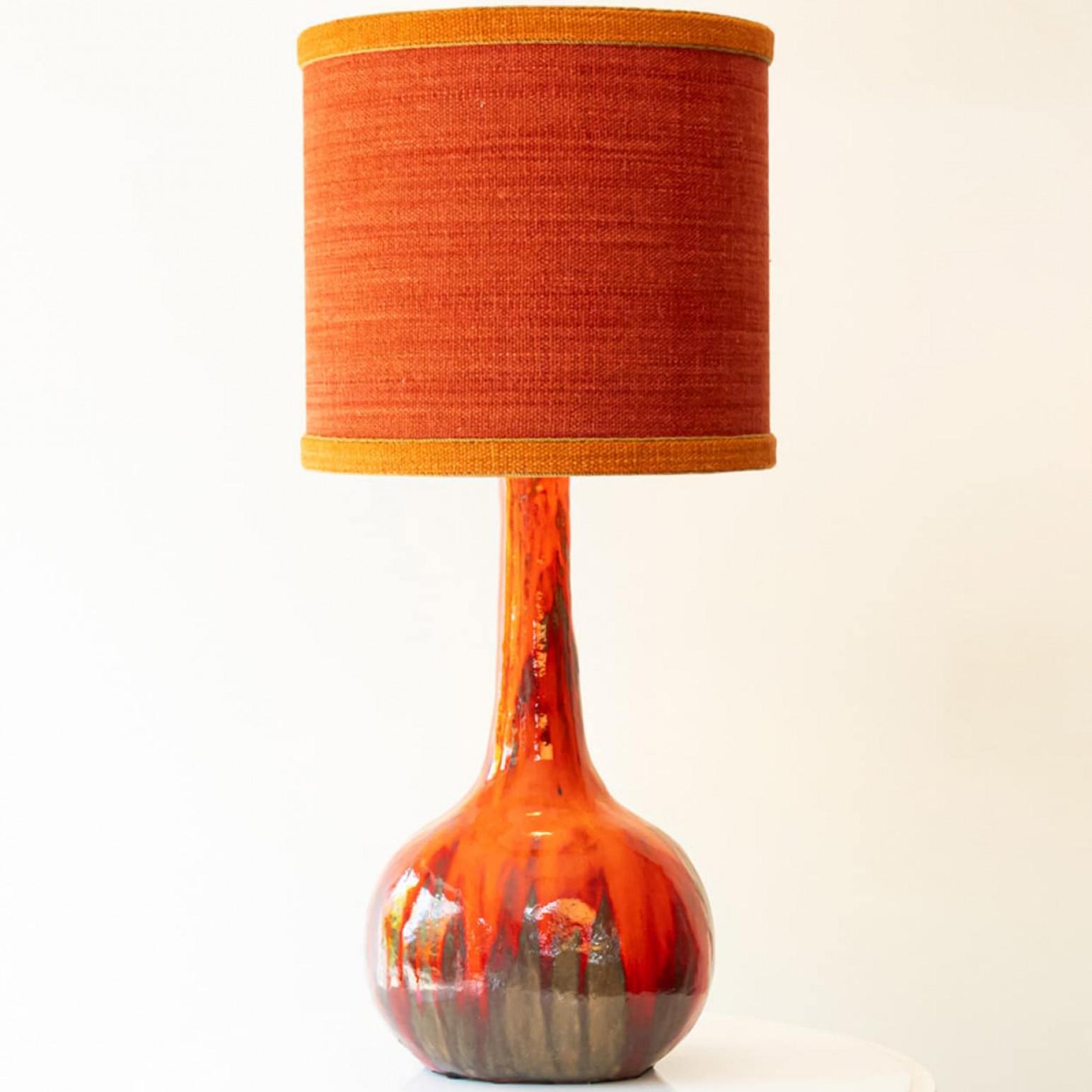 Céramique 1 des 3 lampadaires XL Orange Rouge, abat-jour en soie de R. Houben en vente