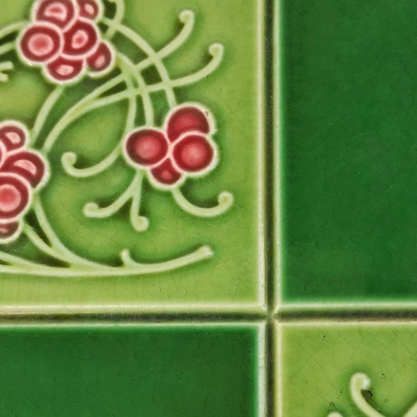 1 of the 30 Antique Glazed Relief Tiles by Gilliot Frères, Hemiksem, circa 1925 For Sale 3
