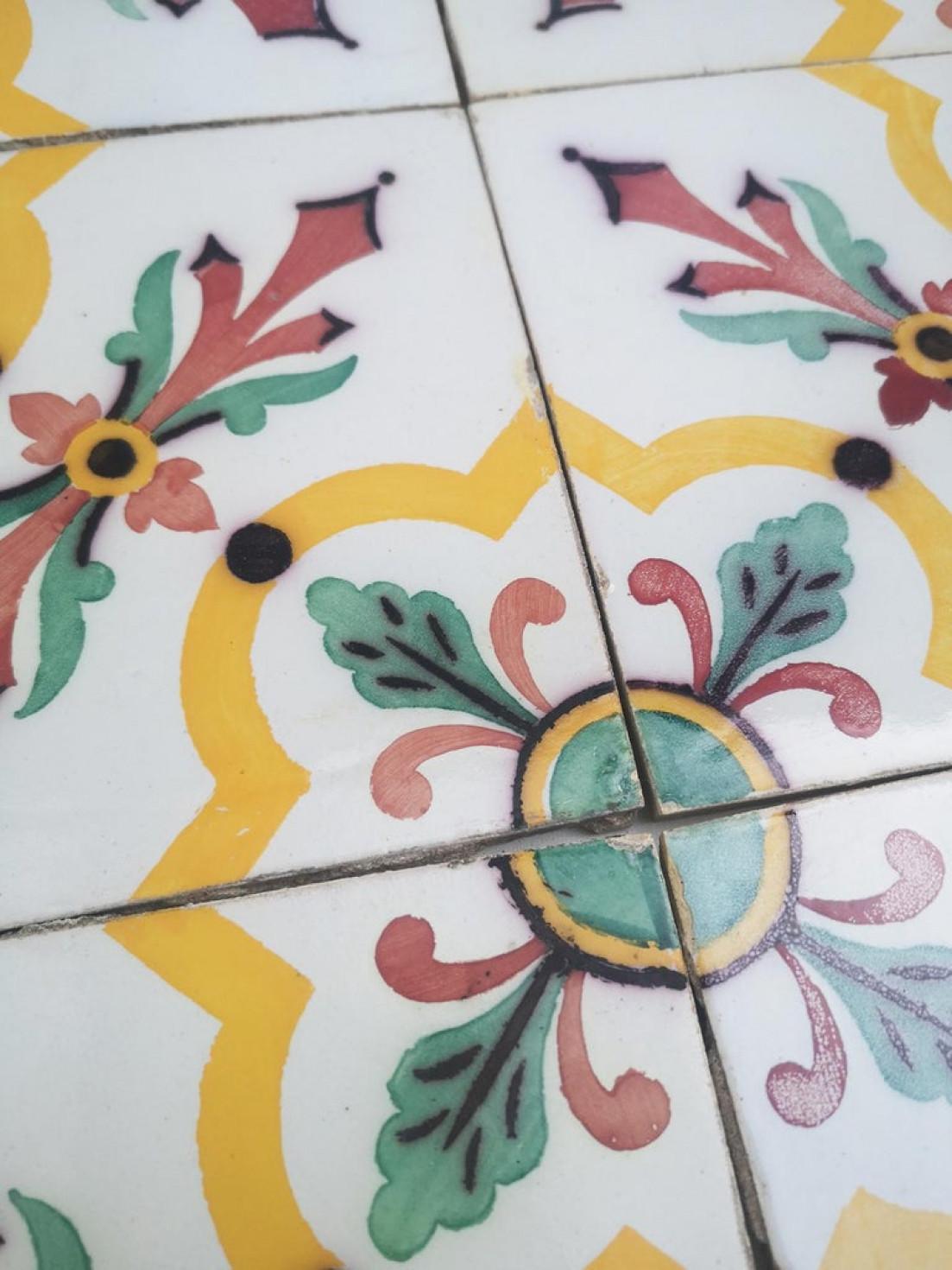 1 of the 350 Handmade Antique Ceramic Tiles by Devres, France, 1920s For Sale 1