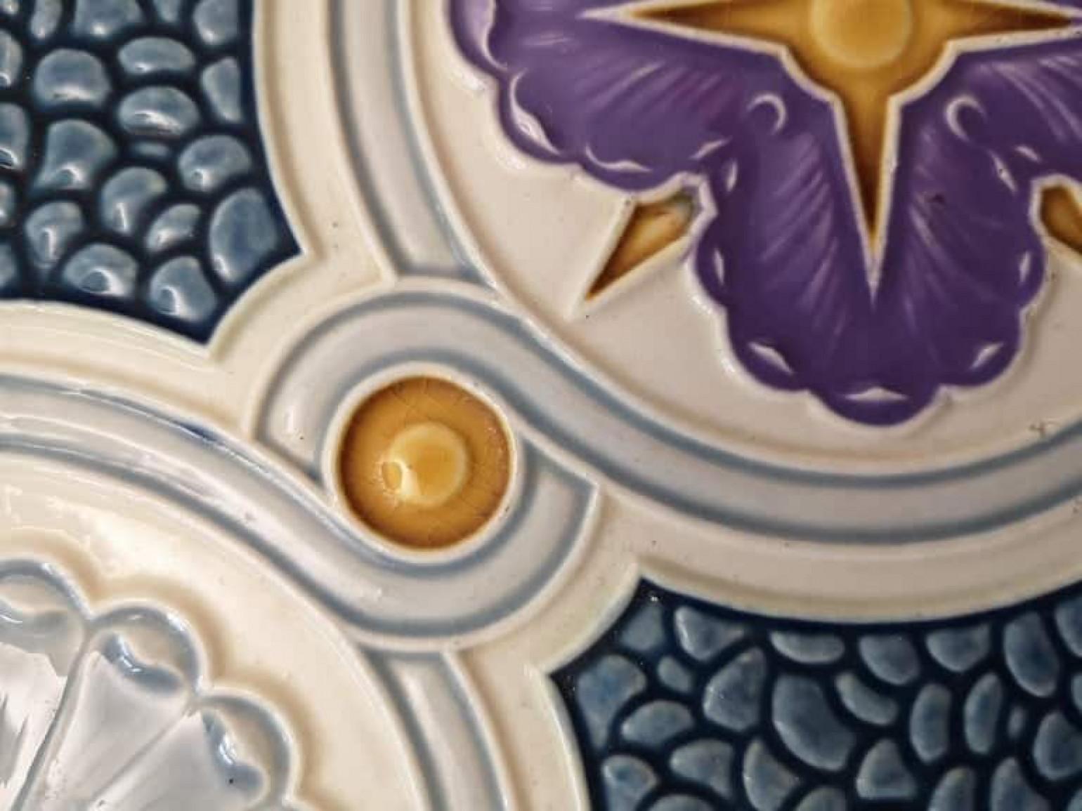 1 des 36 carreaux en relief uniques d'antiquités, vers 1920, Faïencerie de Bouffioulx en vente 2