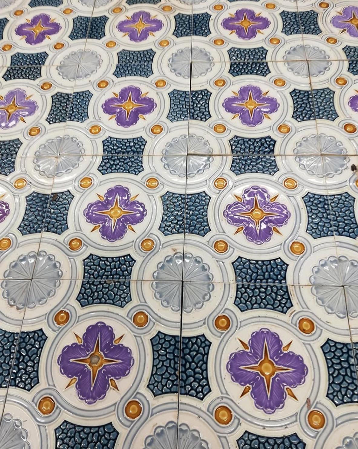 1 des 36 carreaux en relief uniques d'antiquités, vers 1920, Faïencerie de Bouffioulx en vente 5