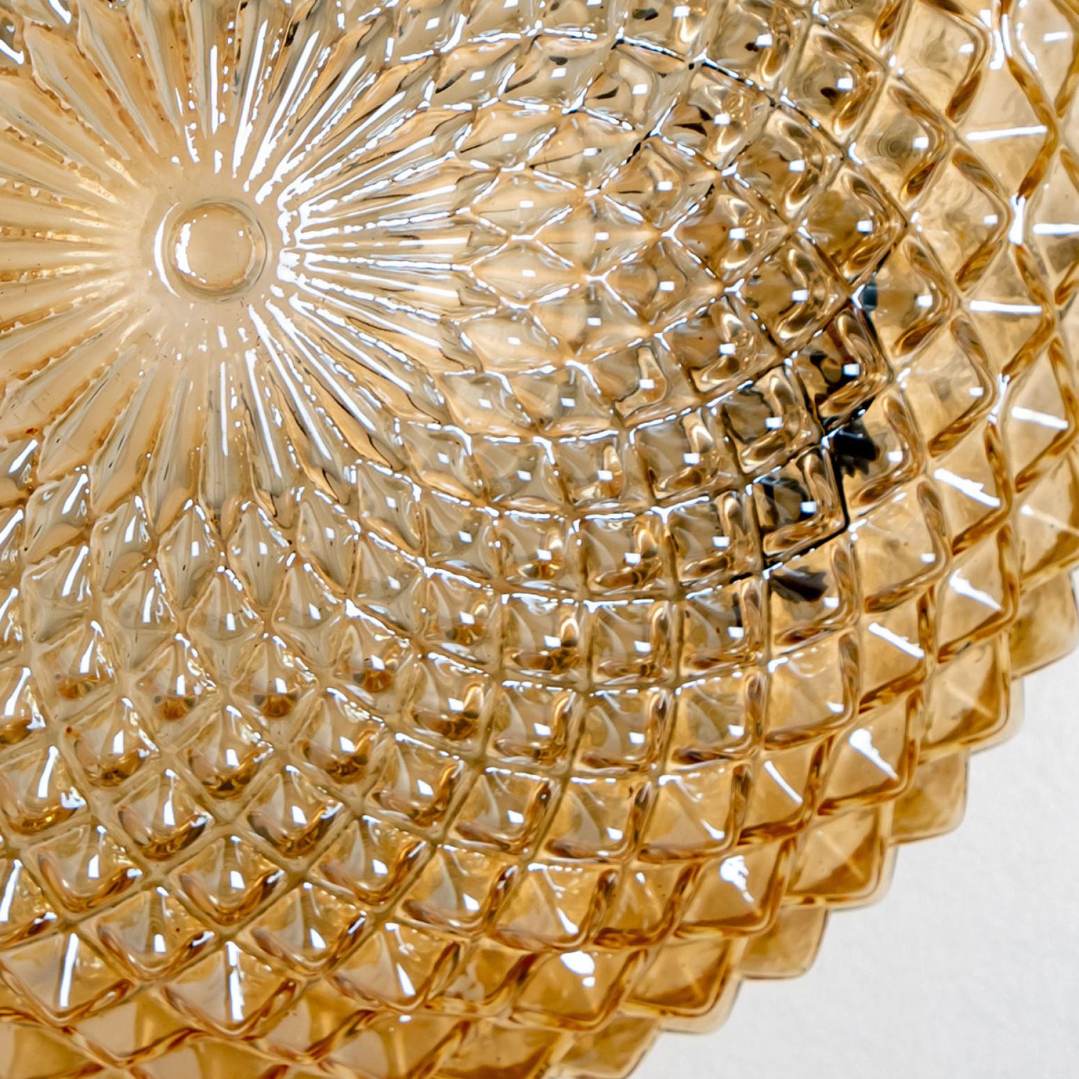 1 der 4 Amber Glass Flush Mount or Wall Lights Deutschland, 1960er Jahre (Sonstiges) im Angebot