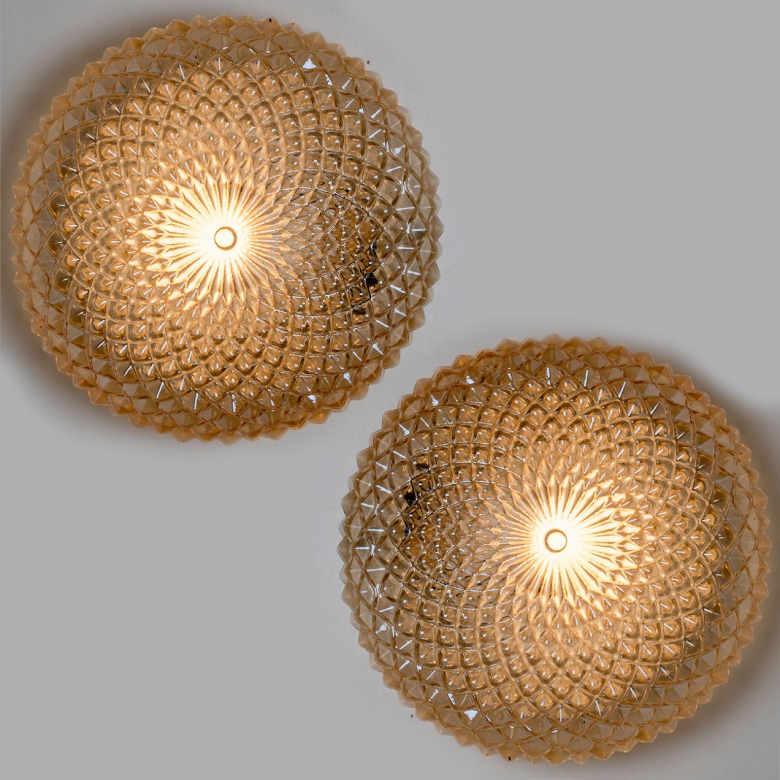 1 der 4 Amber Glass Flush Mount or Wall Lights Deutschland, 1960er Jahre (20. Jahrhundert) im Angebot