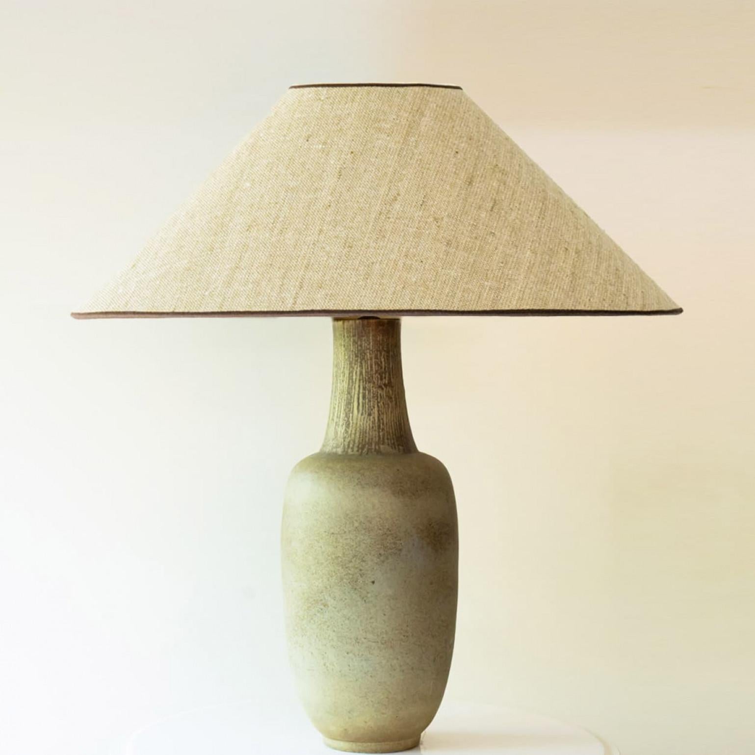 1 der 4 blau-grünen Keramik-Tischlampen, Seidenschirme nach Maß von R. Houben (Dänisch) im Angebot