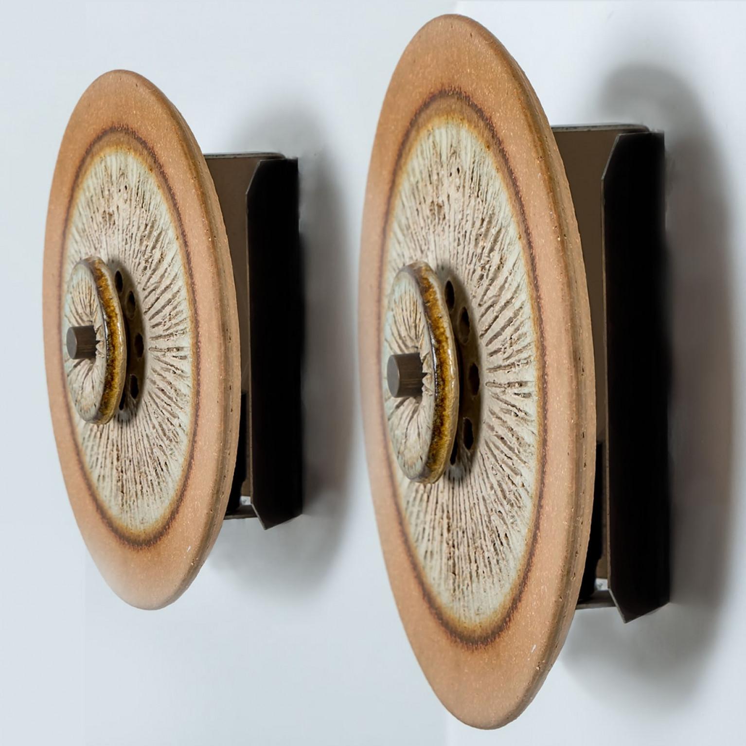 1 delle 4 applique in ceramica grigio marrone, Danimarca, 1970 In condizioni buone in vendita a Rijssen, NL