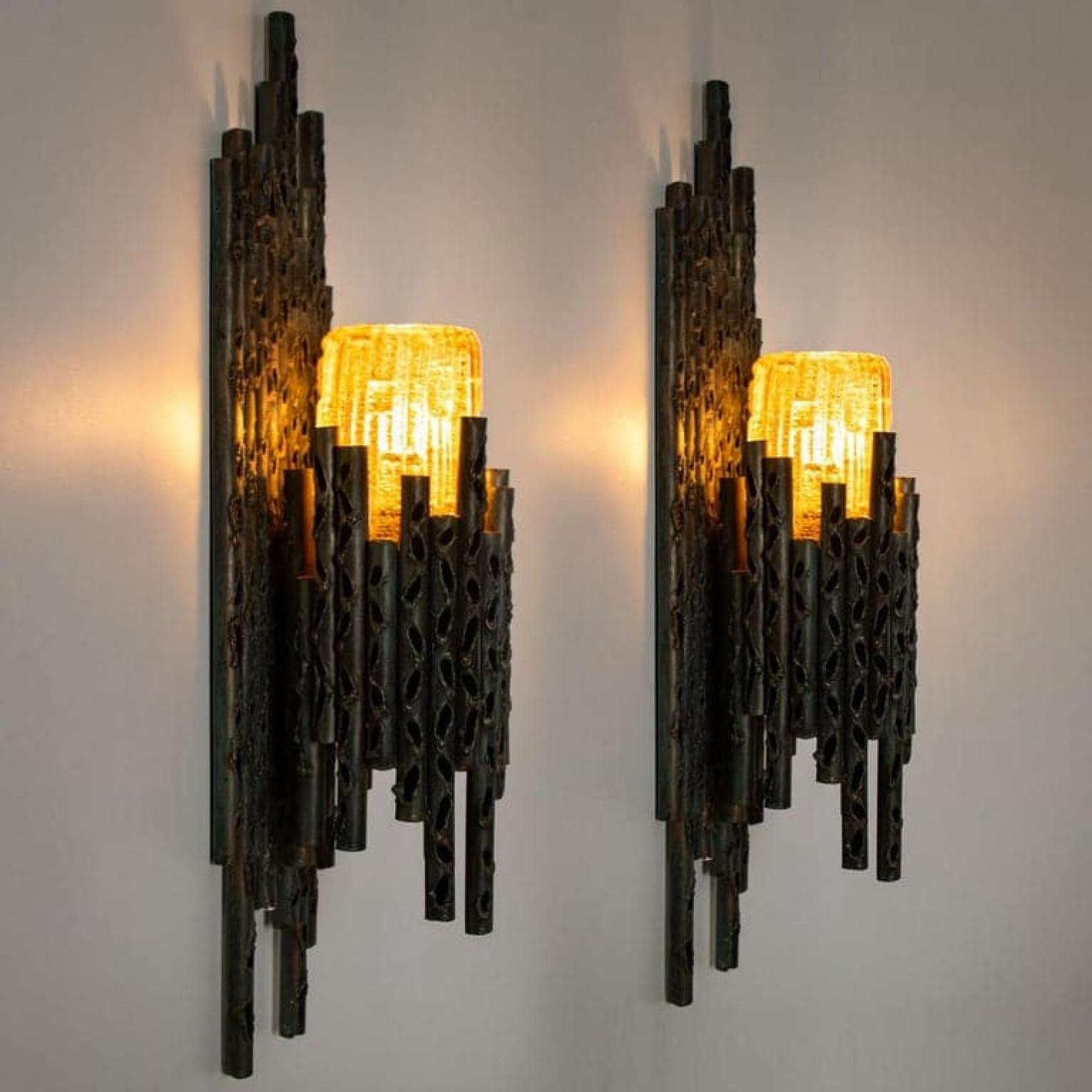 1 des 4 appliques murales brutalistes avec verre de Murano de Marcello Fantoni, années 1960 Bon état - En vente à Rijssen, NL