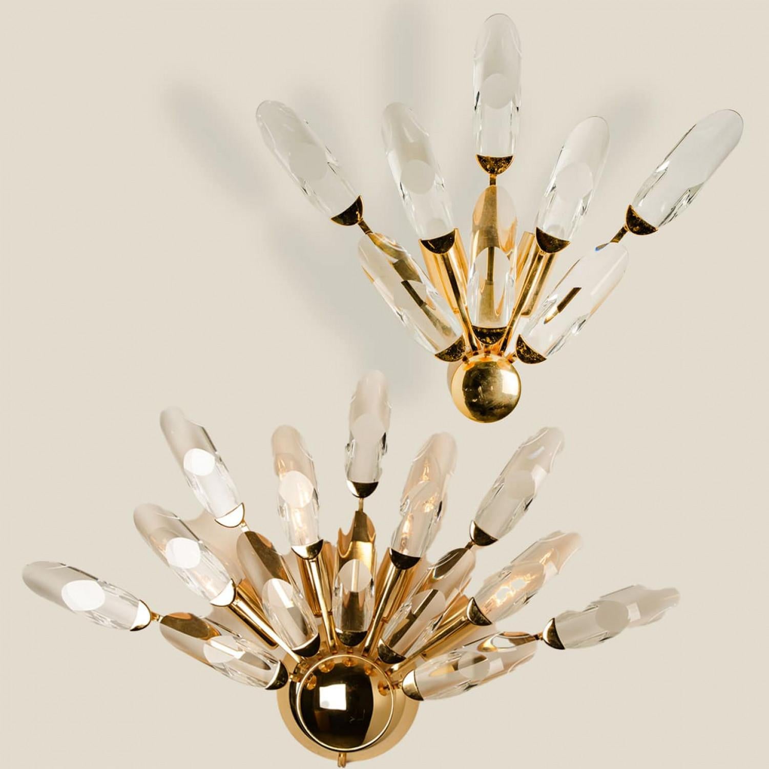 Mid-Century Modern 1 of the 4 Crystal Gilded Brass Sconces by Oscar Torlasco for Stilkronen For Sale