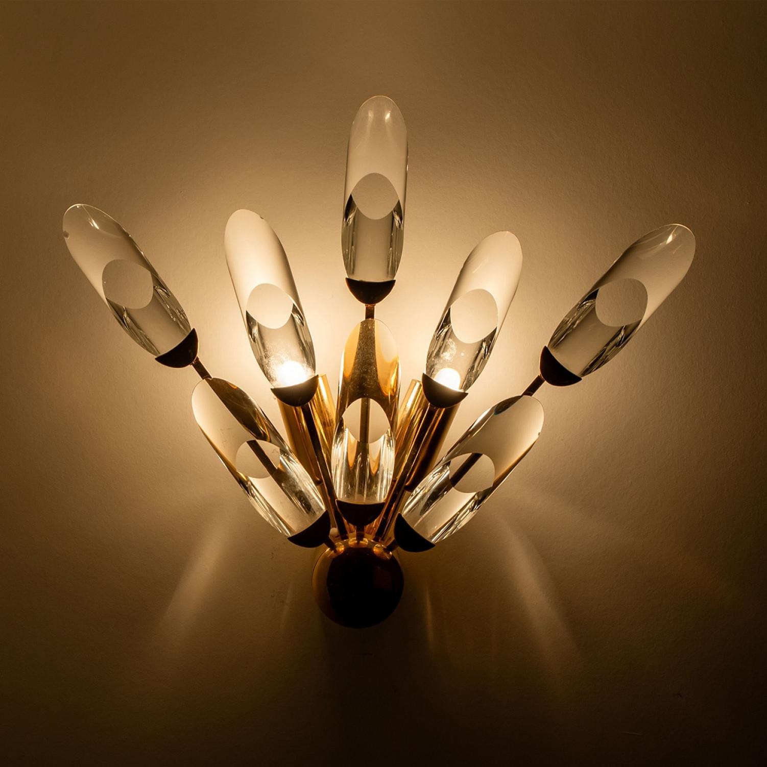 1 of the 4 Crystal Gilded Brass Sconces by Oscar Torlasco for Stilkronen In Excellent Condition For Sale In Rijssen, NL