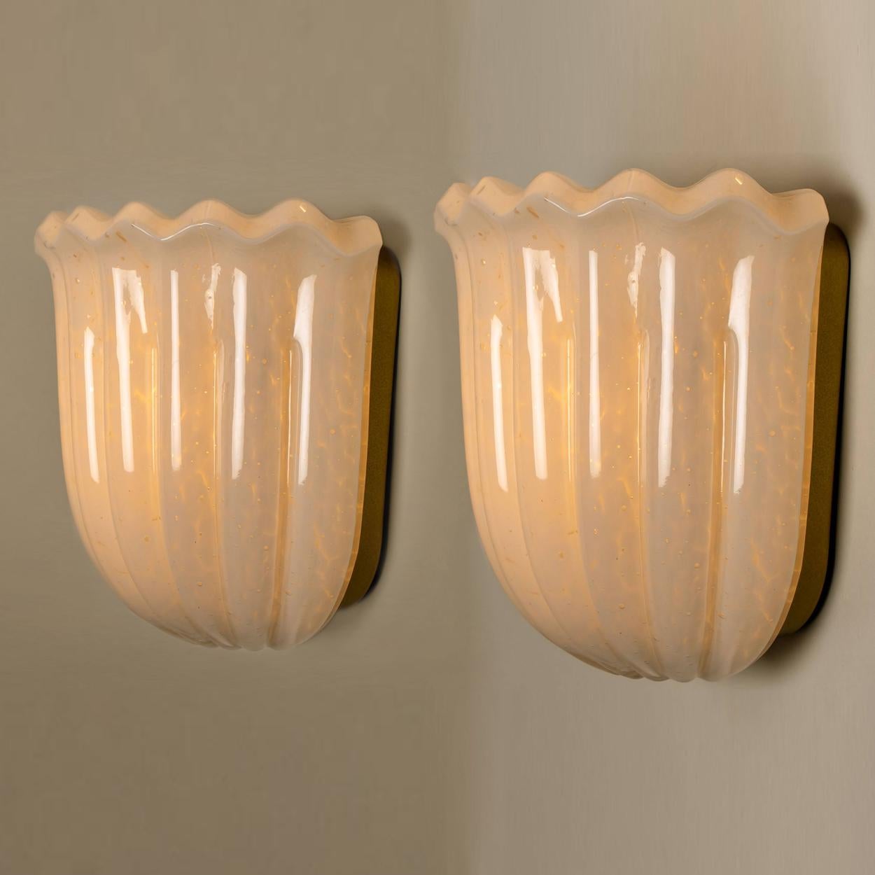 Mid-Century Modern 1 of the 4 Doria Wall Sconces Tulip shape, Opal Clear Textured Glass and Brass