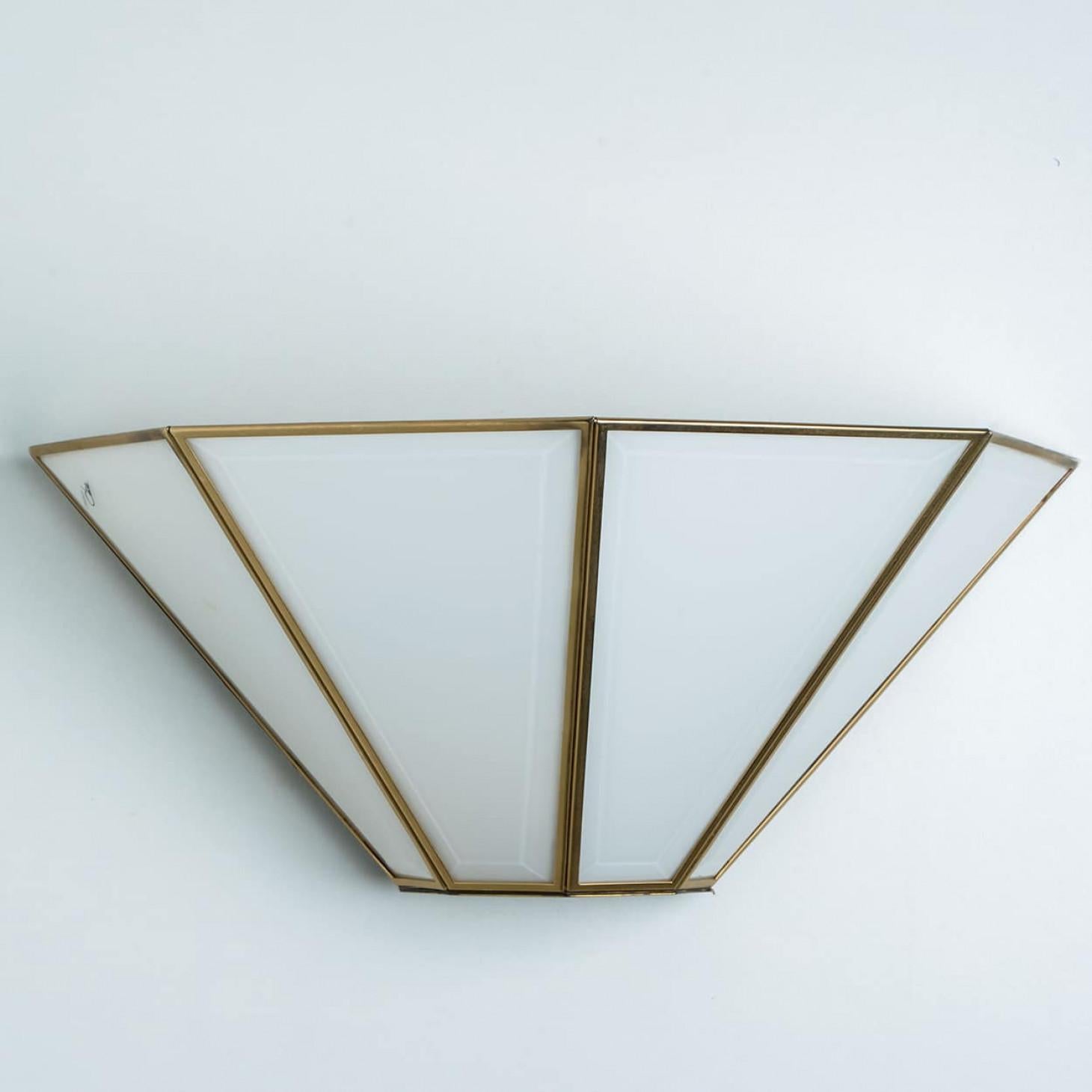 1 de los 4 apliques geométricos de latón dorado blanco, 1970, Alemania Moderno de mediados de siglo en venta