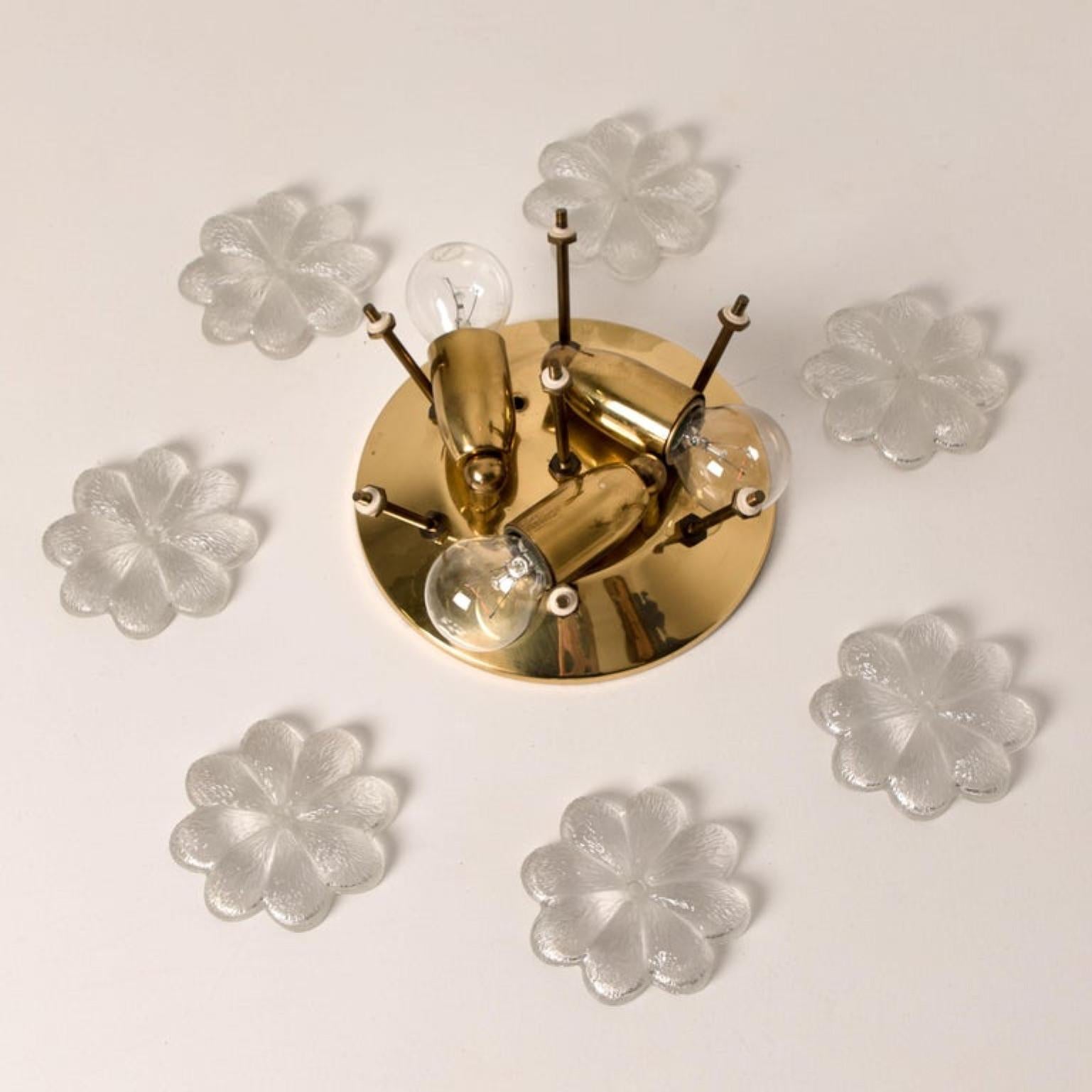 1 of the 4 Glass and Brass Floral Wall Lights from Ernst Palme, 1970s For Sale 11