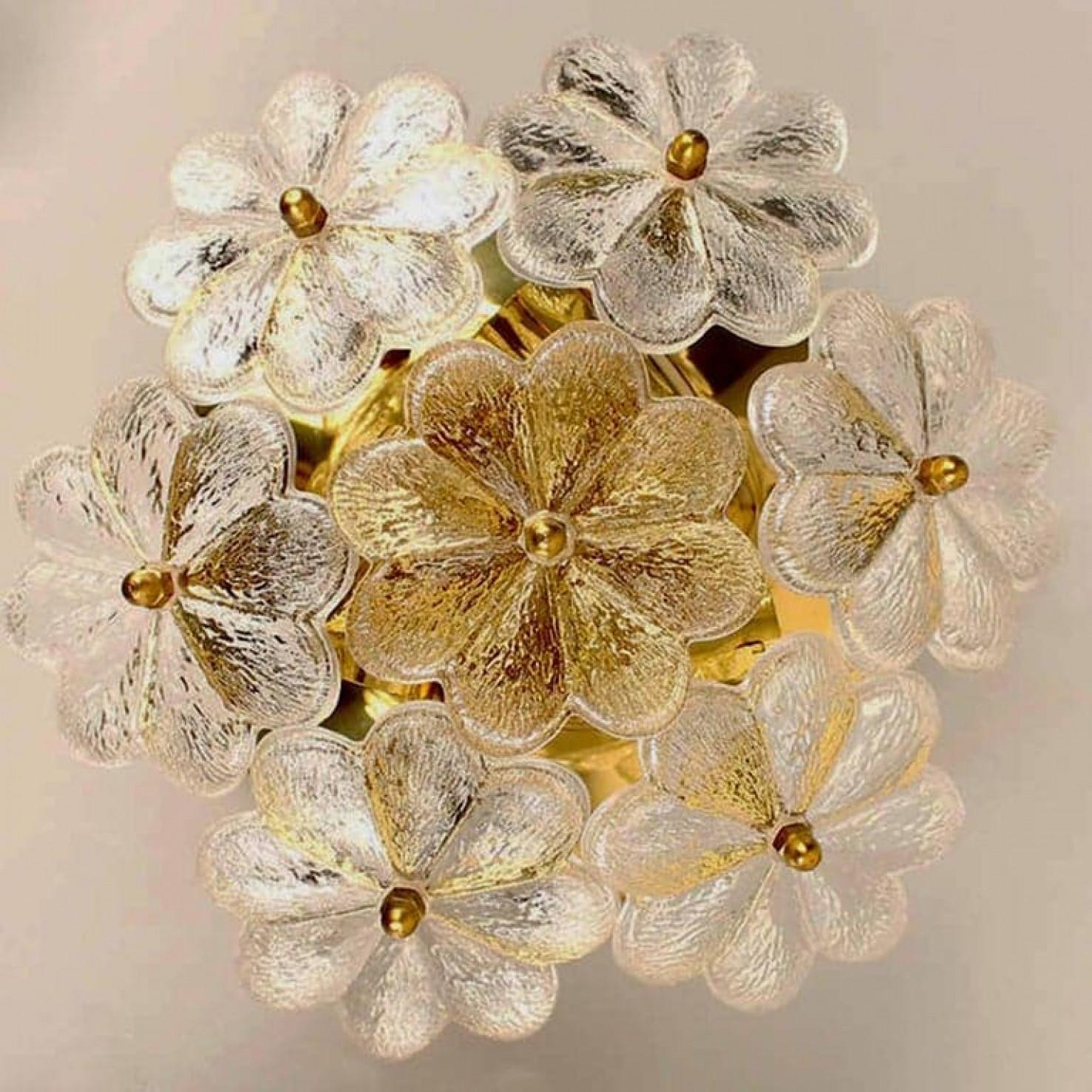 1 of the 4 Glass and Brass Floral Wall Lights from Ernst Palme, 1970s In Excellent Condition For Sale In Rijssen, NL