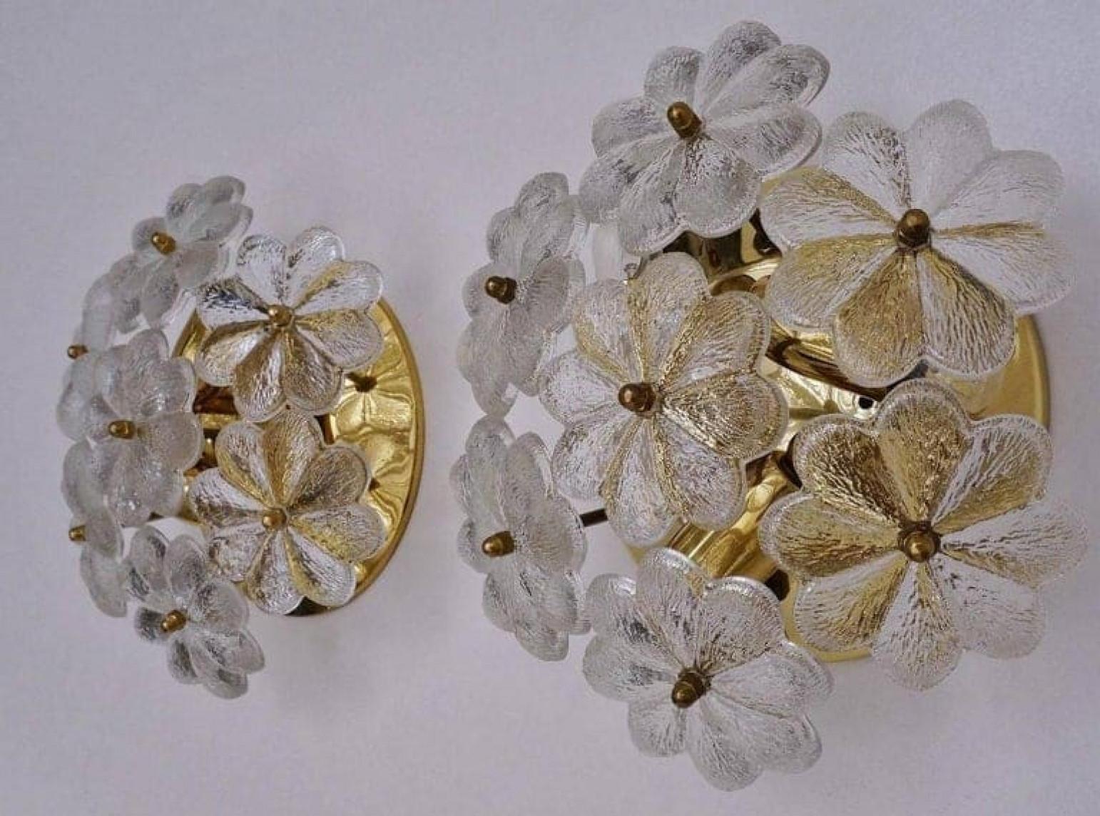 XX secolo 1 delle 4 applique floreali in vetro e ottone di Ernst Palme, anni '70 in vendita
