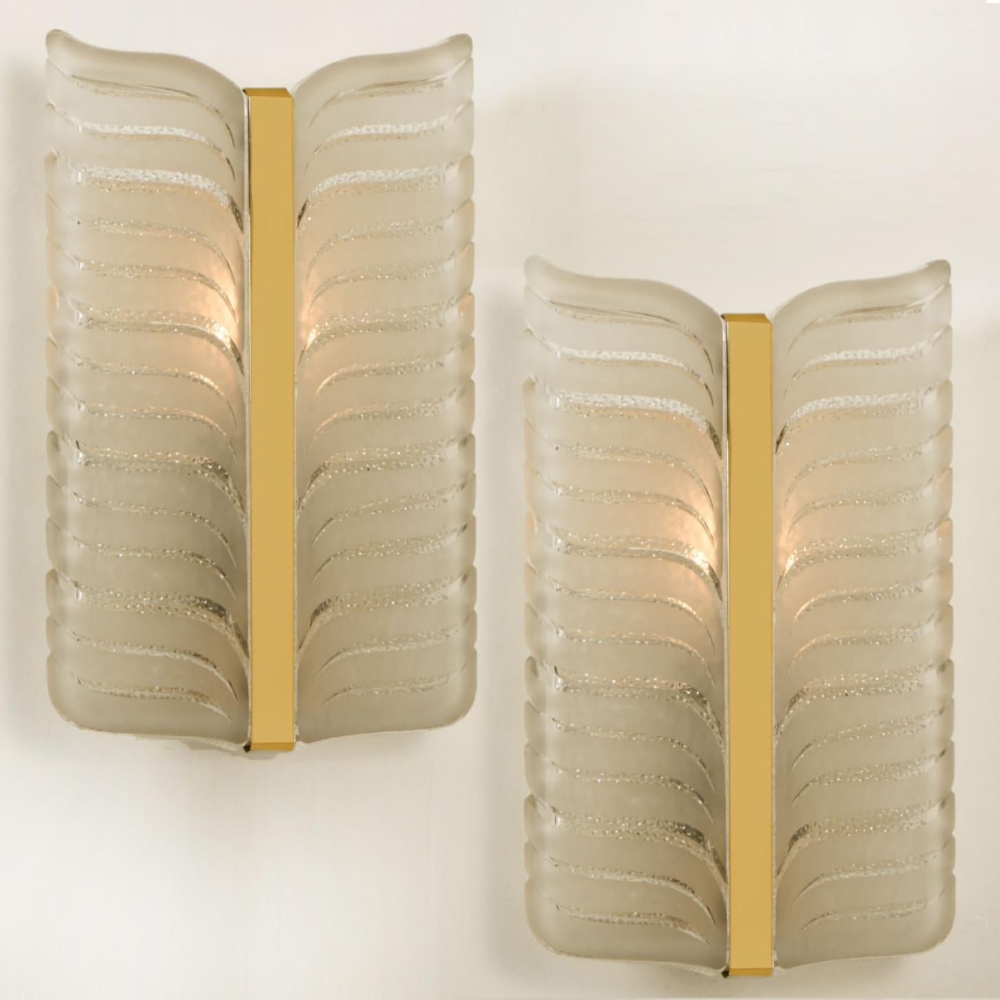 1 of the 4 Kalmar Frosted Glass and Brass Leaf Wall Sconces, 1960s In Good Condition For Sale In Rijssen, NL